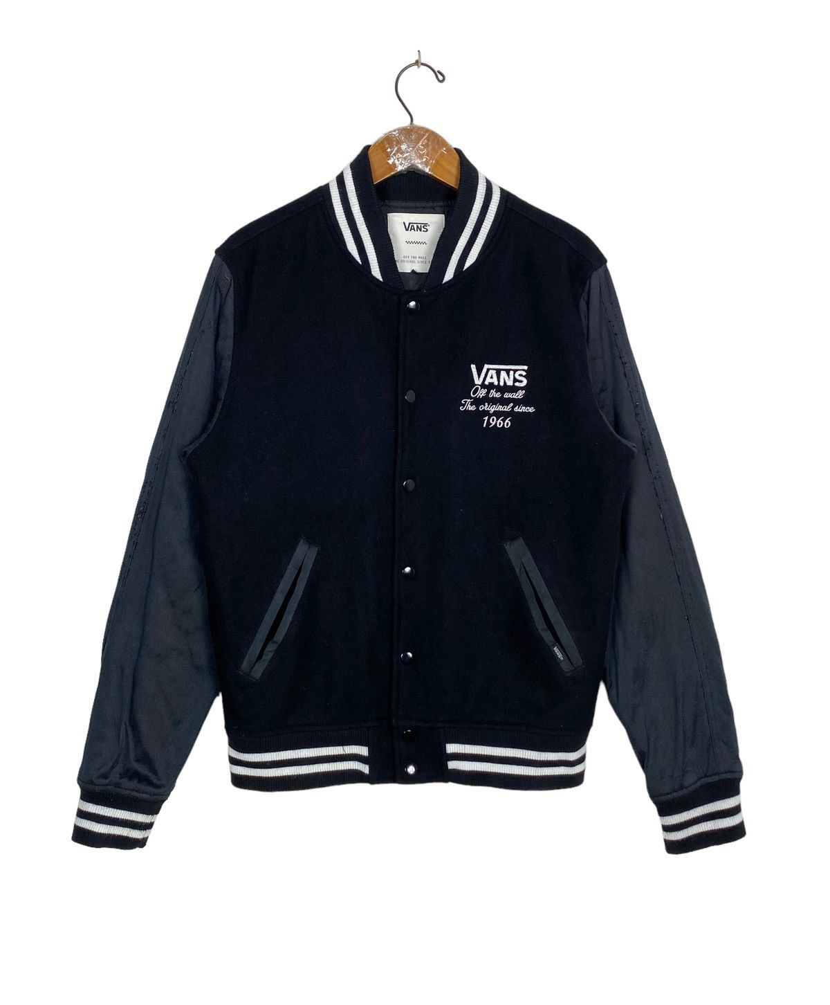 Vans Rare‼️ Vans Off The Wall Wool Varsity Embroidery Big Logo Size US M / EU 48-50 / 2 - 3 Thumbnail