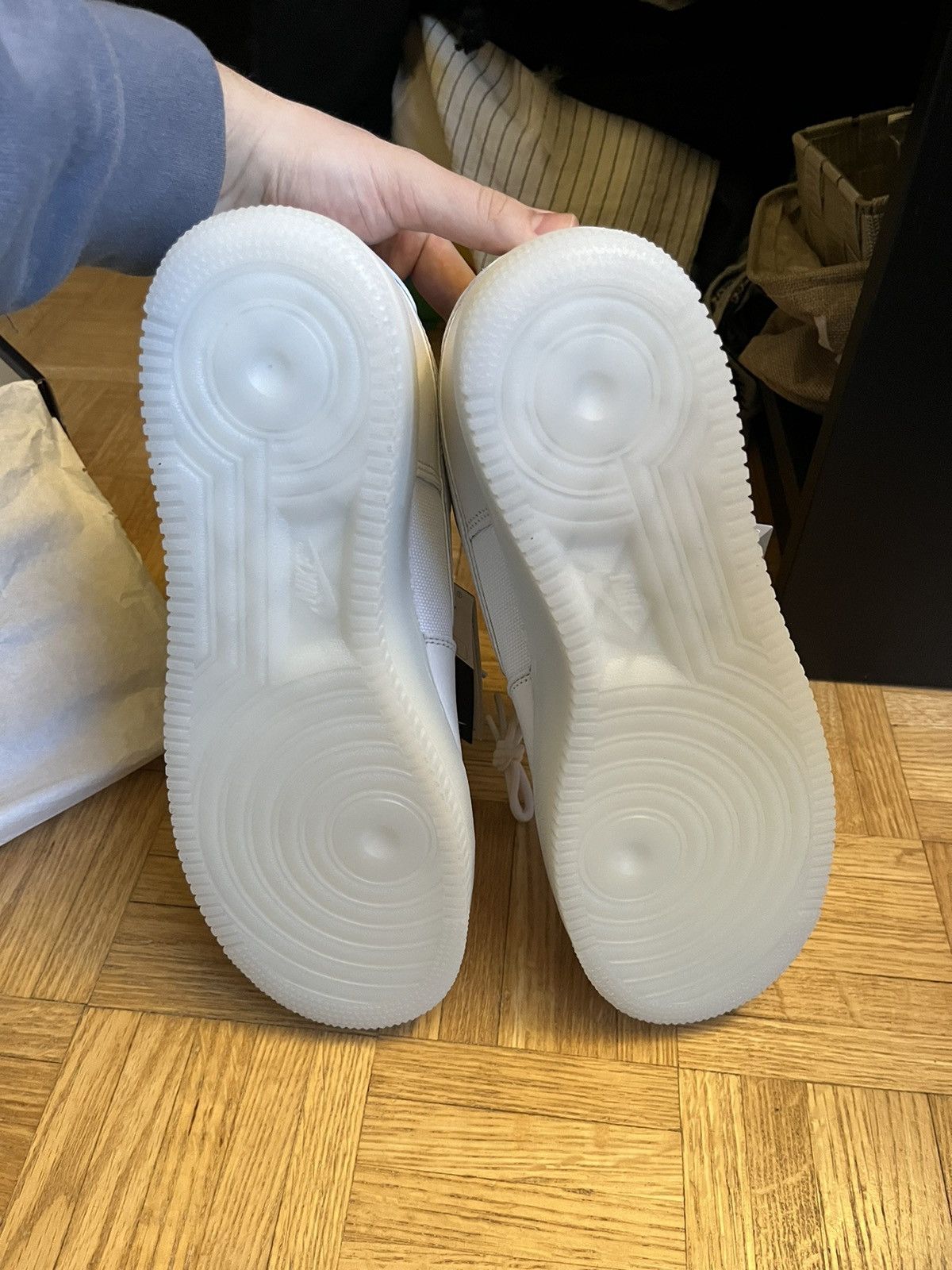 Nike Air Force 1 low GoreTex Triple White Size US 10 / EU 43 - 4 Thumbnail