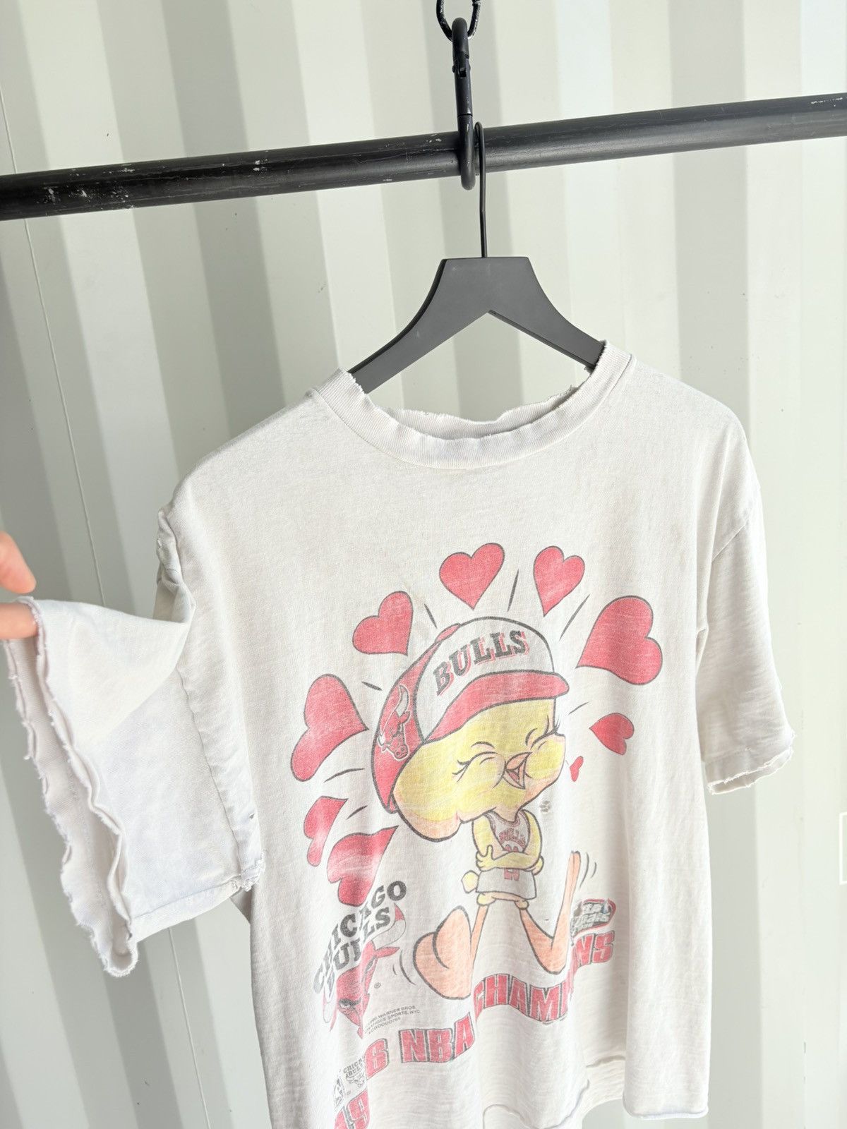 NBA Vintage Chicago Bulls Tweety Faded Shirt Distressed Grunge Size US XL / EU 56 / 4 - 2 Thumbnail