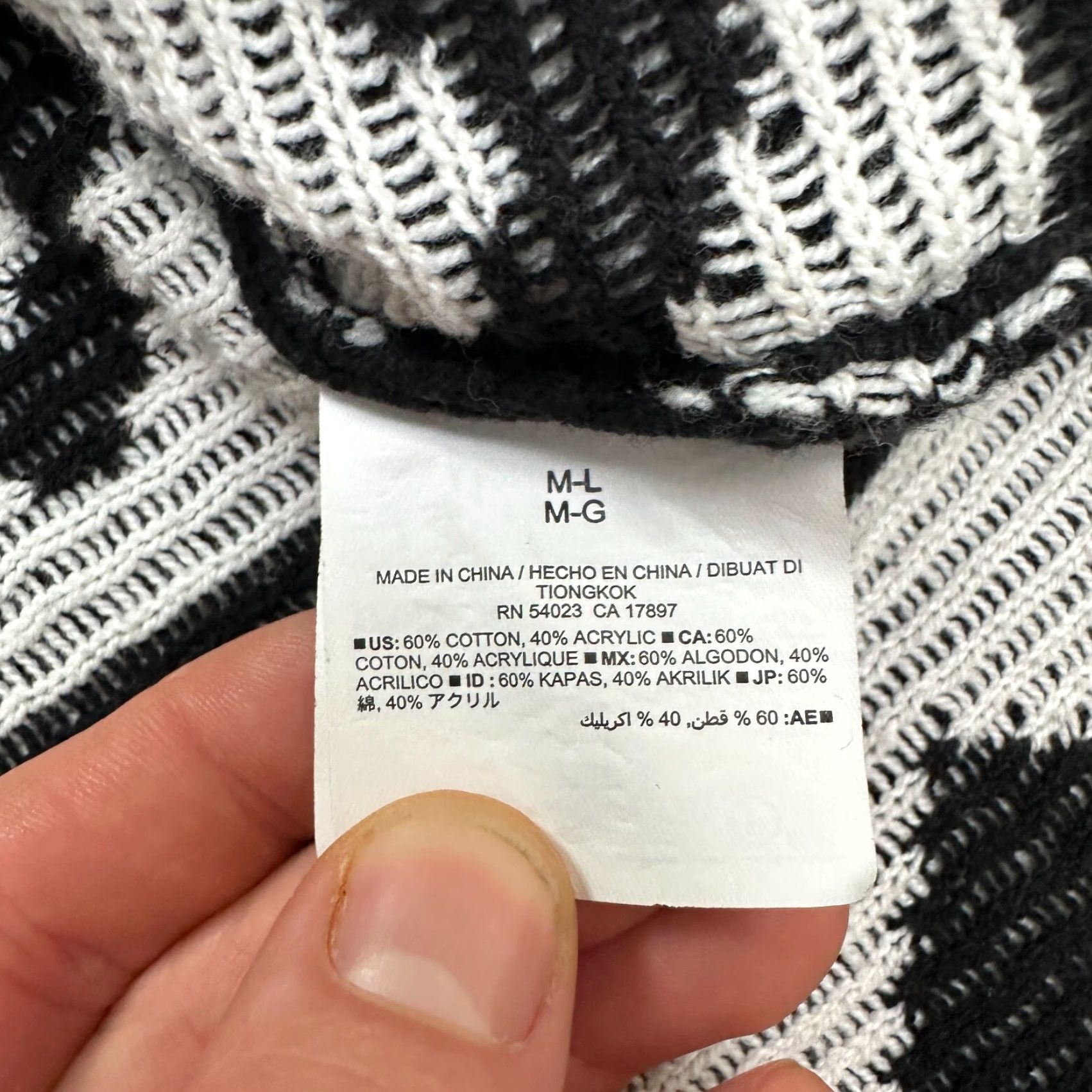 Old Navy Old Navy Sweater Shirt Poncho Sleeveless Cowl Neck Geometric Black White Women M-L Adult Regular Geometric Pattern 90s? (No, avoid adding decade) Size M / US 6-8 / IT 42-44 - 5 Thumbnail