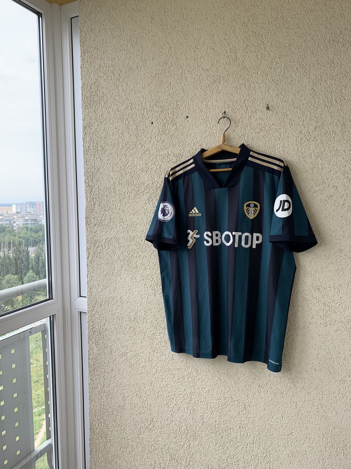 Adidas ADIDAS LUFC SBOTOP AEROREADY PREMIER LEAGUE JERSEY TEE Size US XL / EU 56 / 4 - 1 Thumbnail