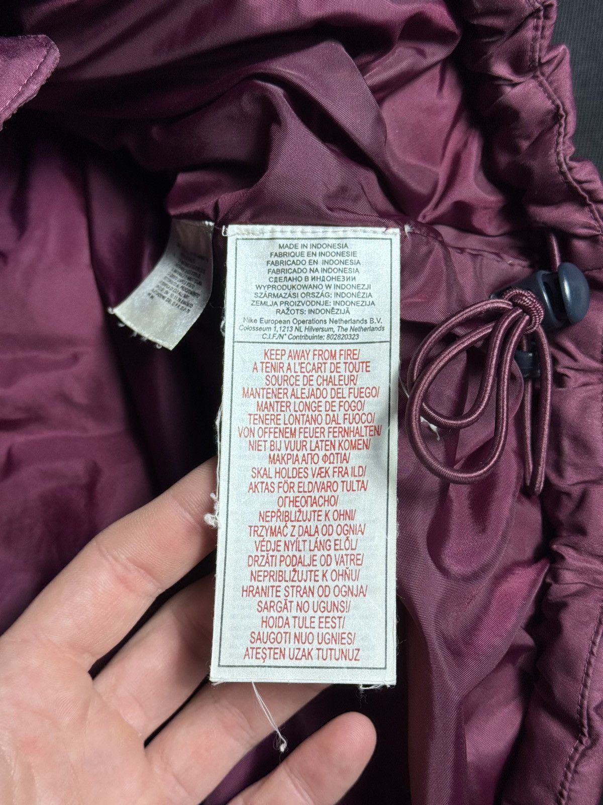 Nike Vintage Nike Burgundy Down Puffer Vest size L men’s Size US L / EU 52-54 / 3 - 11 Thumbnail