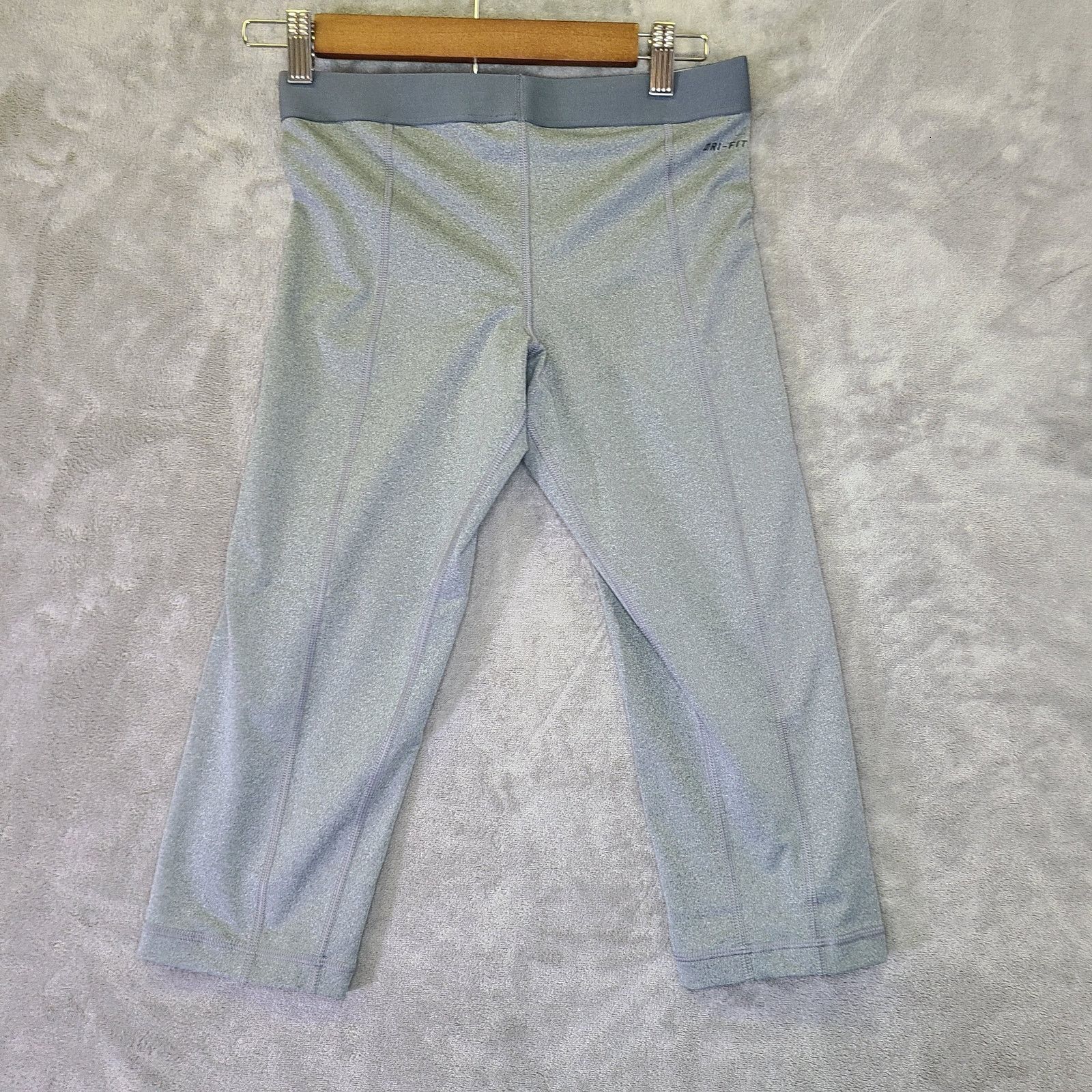 Nike Nike Pro Grey Capris S Women - 26"W 18"L Size 26" / US 2 / IT 38 - 2 Thumbnail