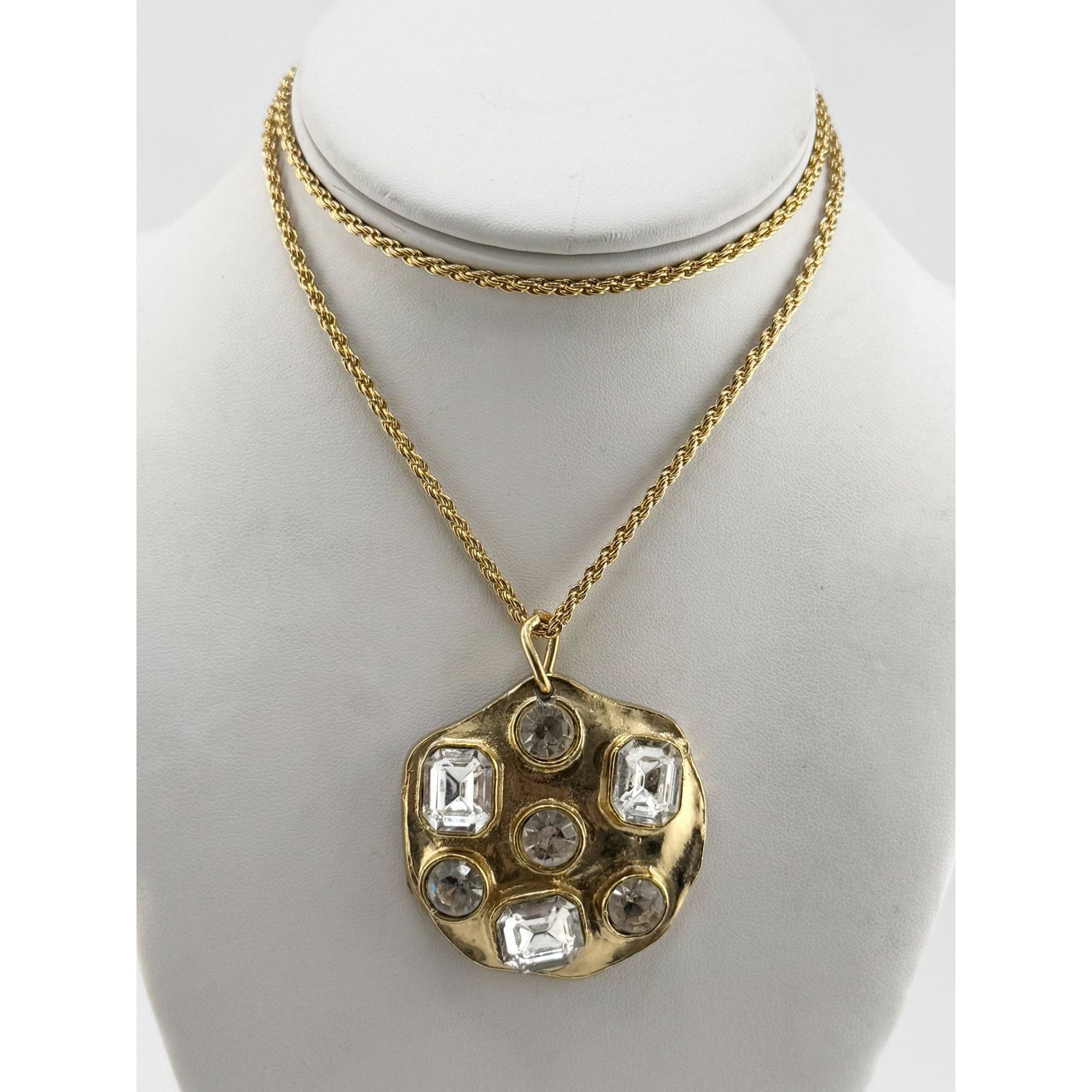 Vintage Vintage glass rhinestone hammered gold pendant necklace Size ONE SIZE - 4 Thumbnail