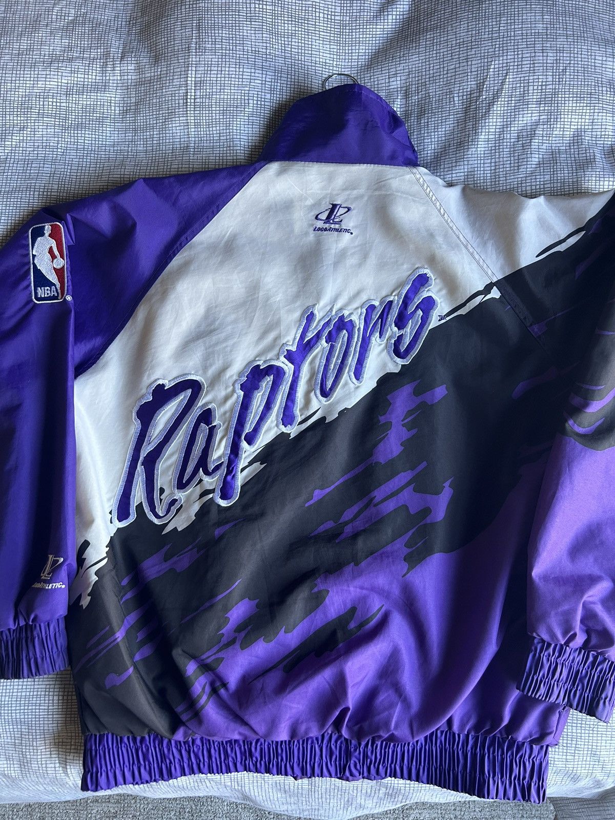 Image of Logo Athletic x Vintage Toronto Raptors Vintage Logo, Athletic Windbreaker in White (Size Large)