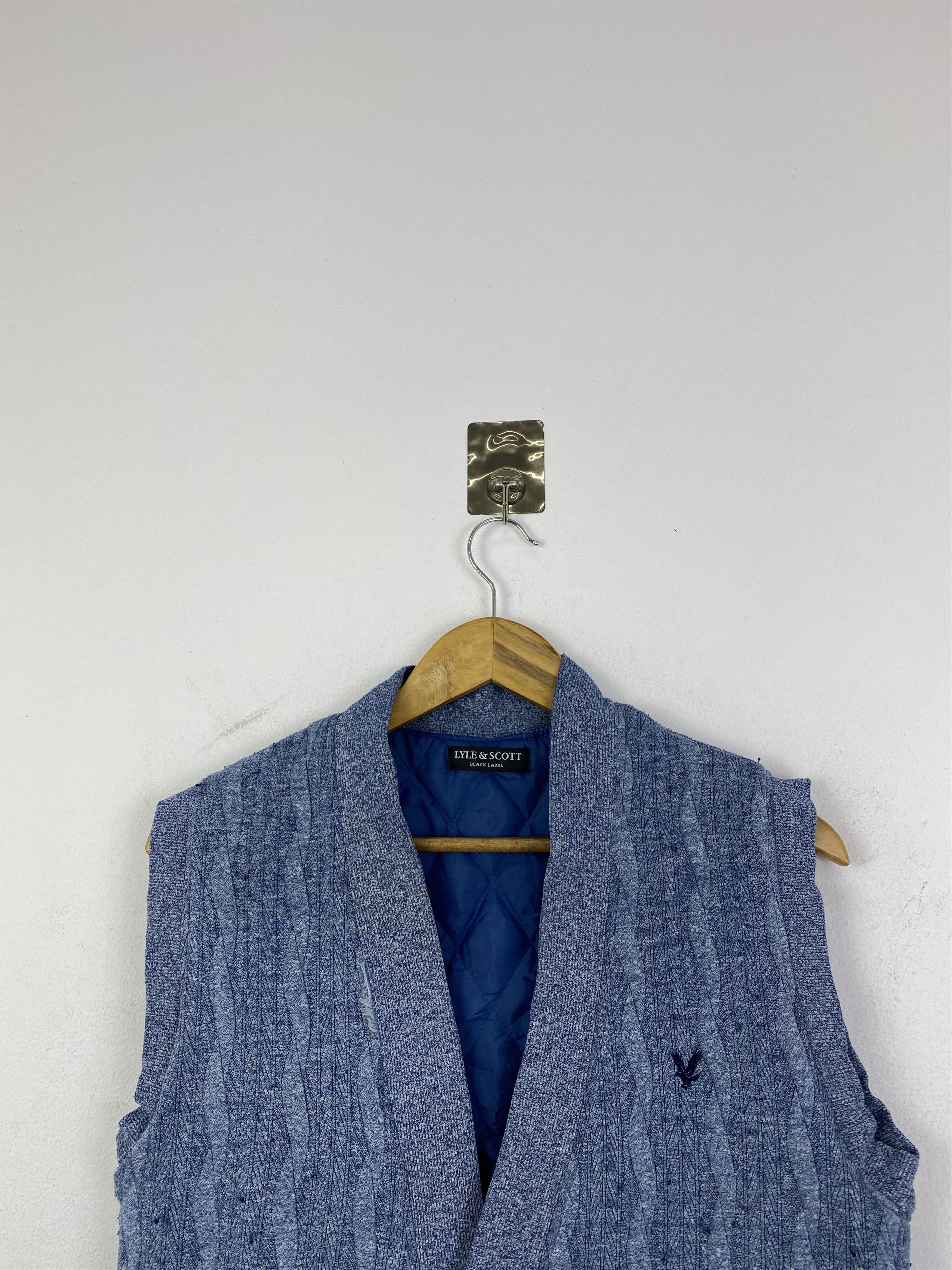Lyle & Scott Vintage Lyle & Scott Knitted V-neck Vest JA0243 Size US S / EU 44-46 / 1 - 3 Thumbnail