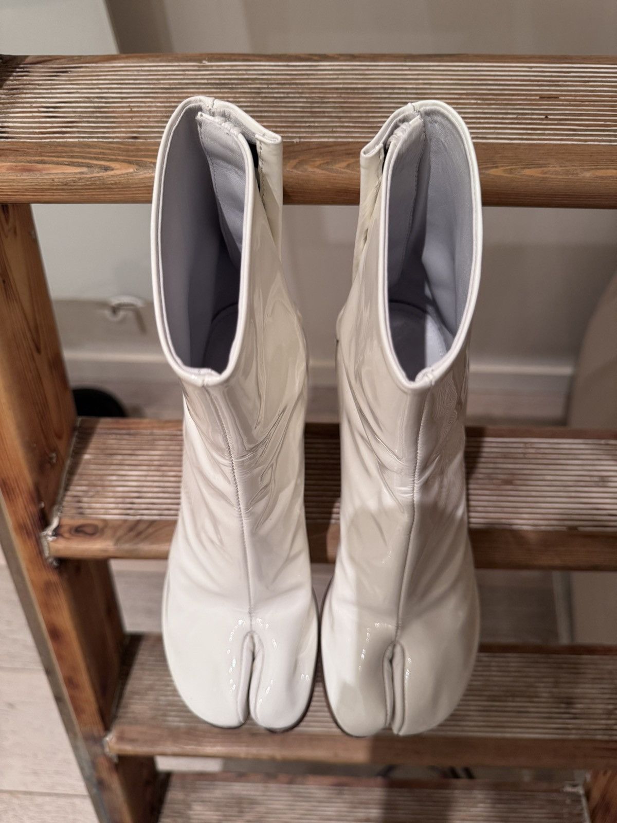 Maison Margiela Maison Margiela white patent Tabi boots 38 Size US 8 / IT 38 - 12 Thumbnail