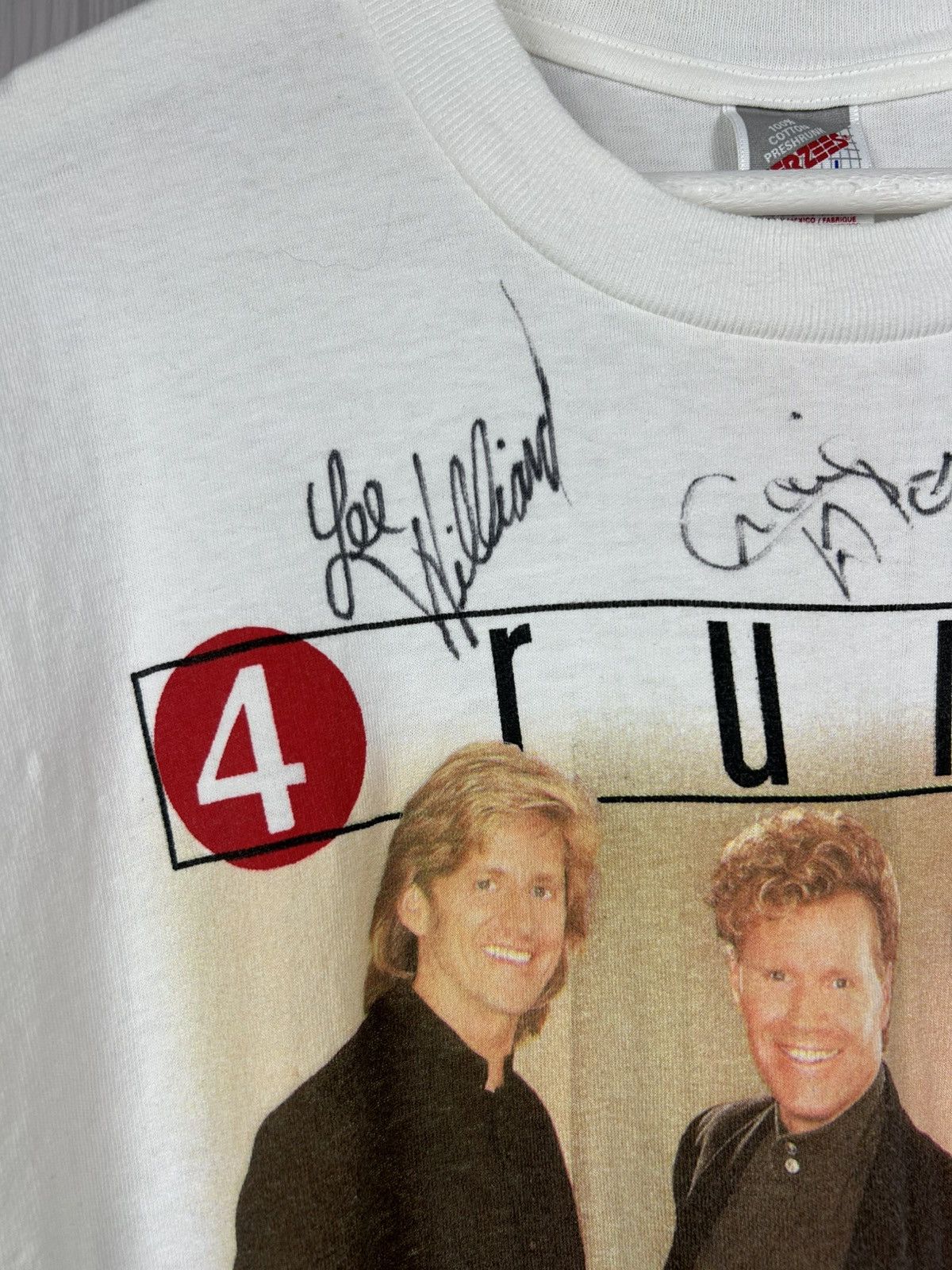 Band Tees RARE ITEM 4 Runner Signed Country Band T-Shirt Size L Size US L / EU 52-54 / 3 - 6 Thumbnail