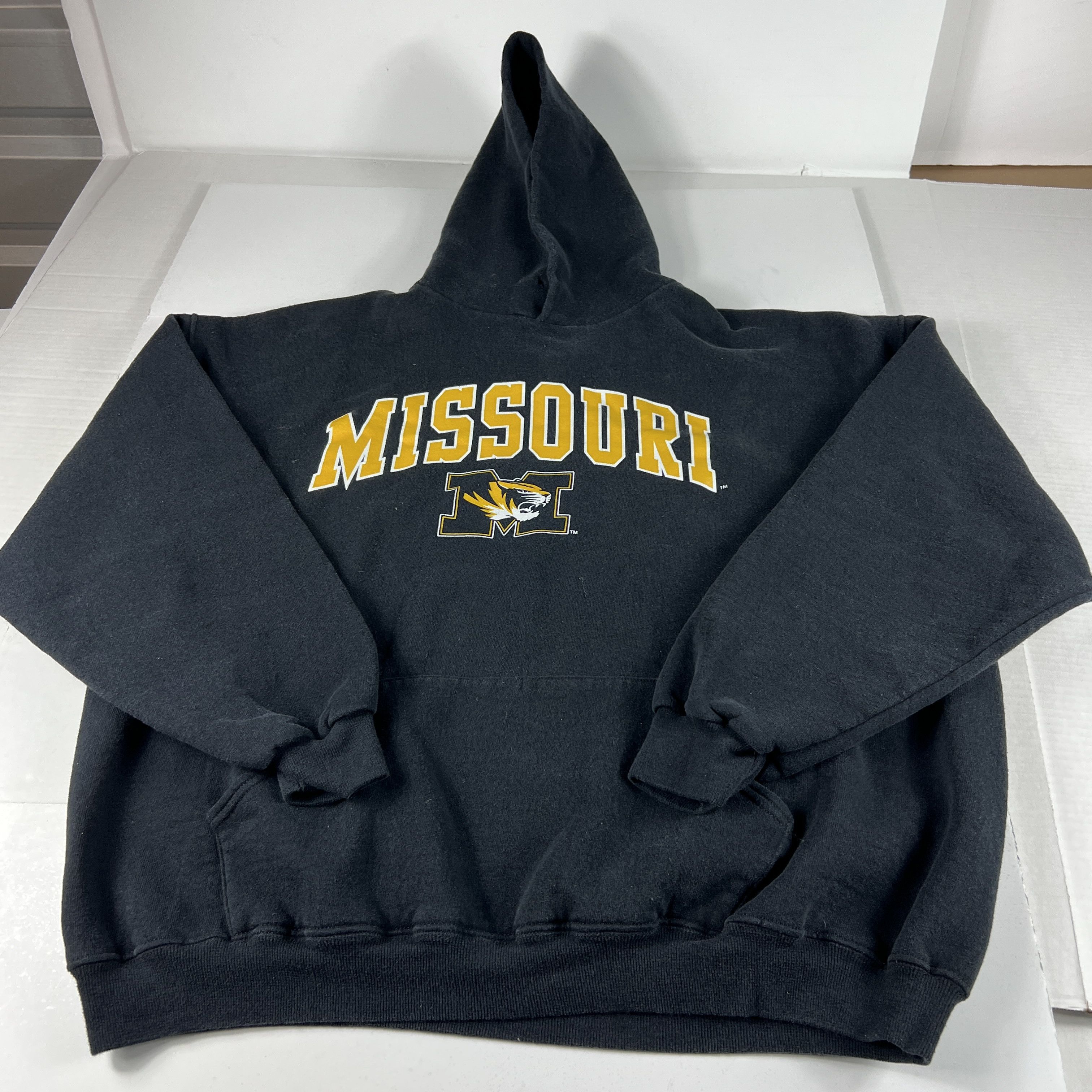 NCAA × Russell Athletic Y2K Russell Missouri Tigers Sweatshirt Faded Logo Hoodie Size US XXL / EU 58 / 5 - 1 Thumbnail