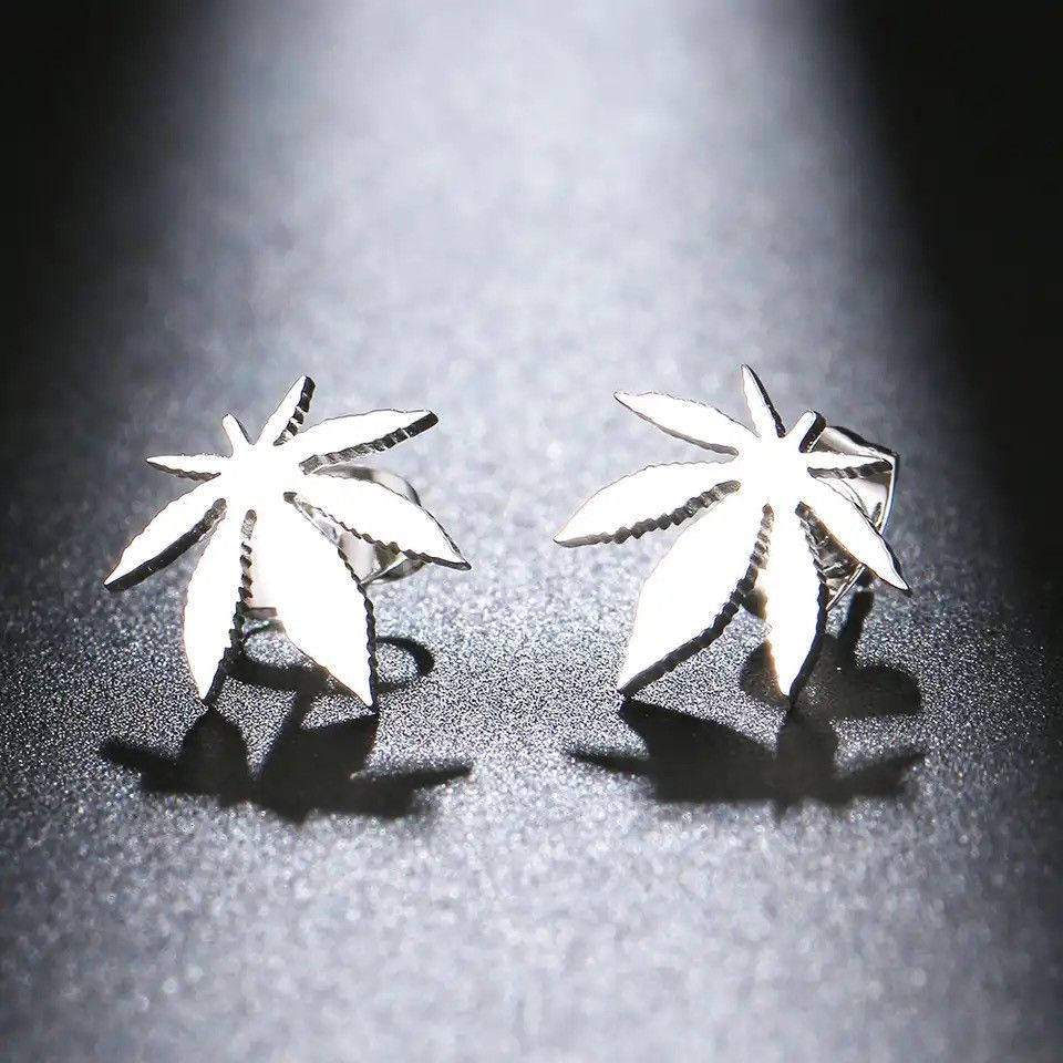 Jewelry × Vintage Stainless Steel Earrings Exquisite Maple Leaf Amulet Size ONE SIZE - 1 Thumbnail