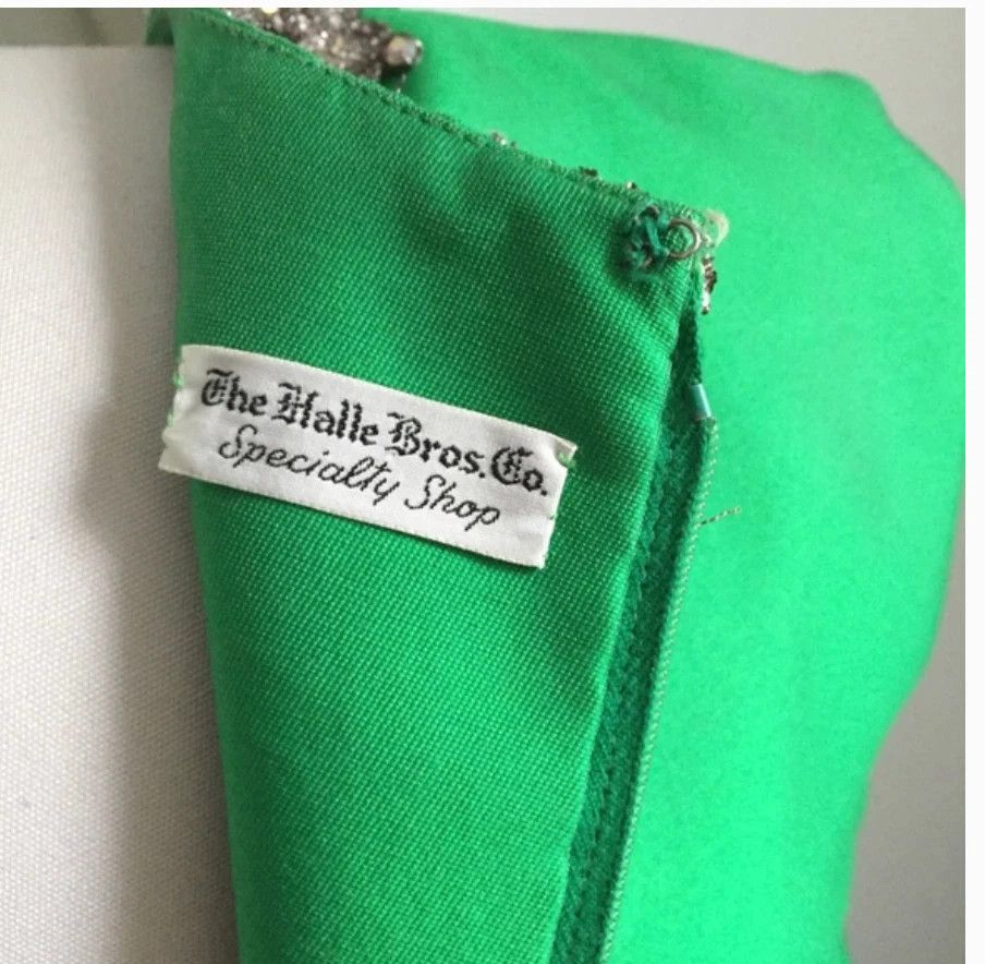 Other Vintage 1960s Halle Bros. Specialty Shop Emerald Shift Dress Size M / US 6-8 / IT 42-44 - 4 Thumbnail