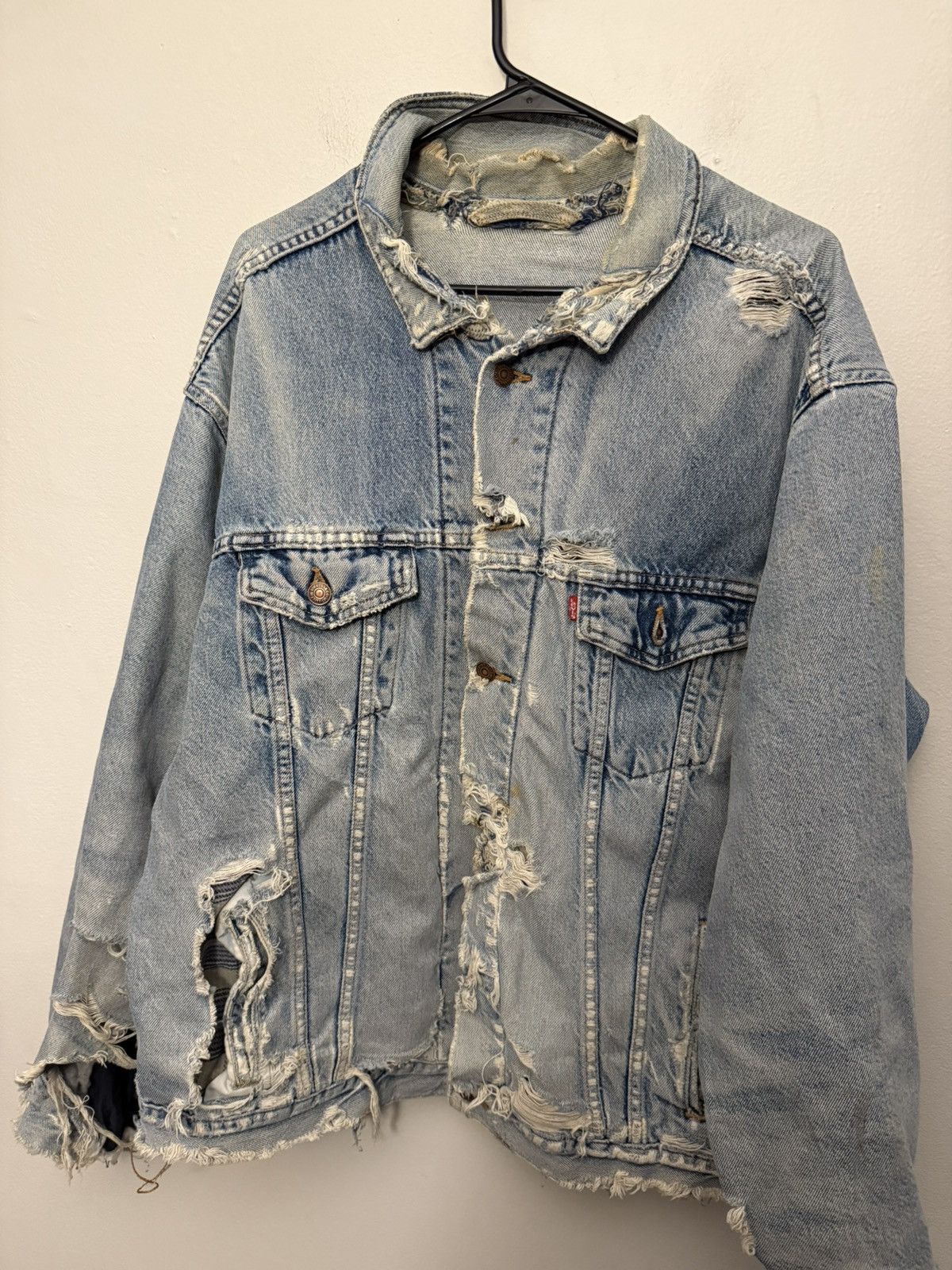 Vintage Vintage Levi’s Distressed Thrashed Denim Workwear Jacket Size US XL / EU 56 / 4 - 3 Thumbnail