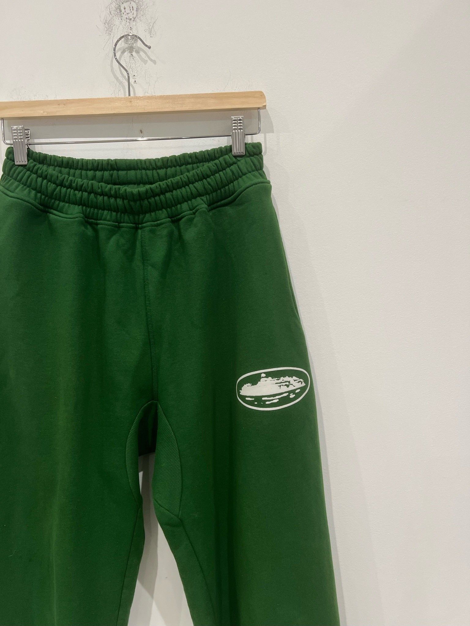 Corteiz Corteiz Island Puff Print Open Hem Sweatpant Green Size US 30 / EU 46 - 2 Thumbnail