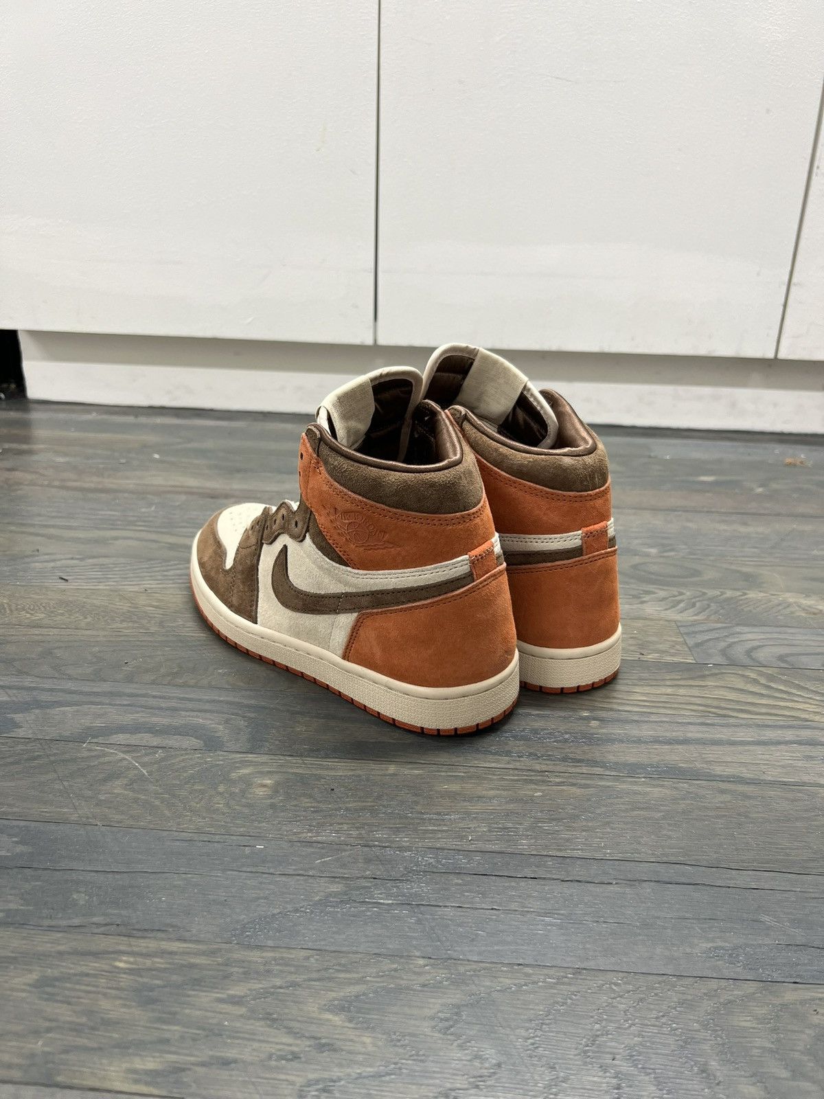 Jordan Brand WMNS JORDAN 1 RETRO HIGH OG 'DUSTED CLAY' Size US 9.5 / IT 39.5 - 10 Thumbnail