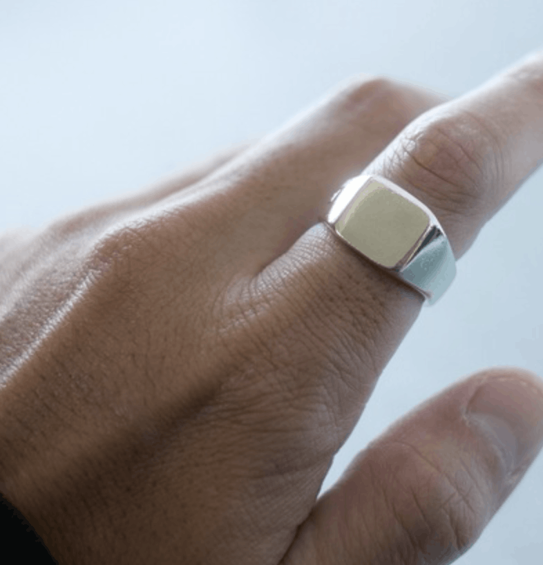 Number nine FLAT SQUARE TOP N(N) SIDE LOGO RING