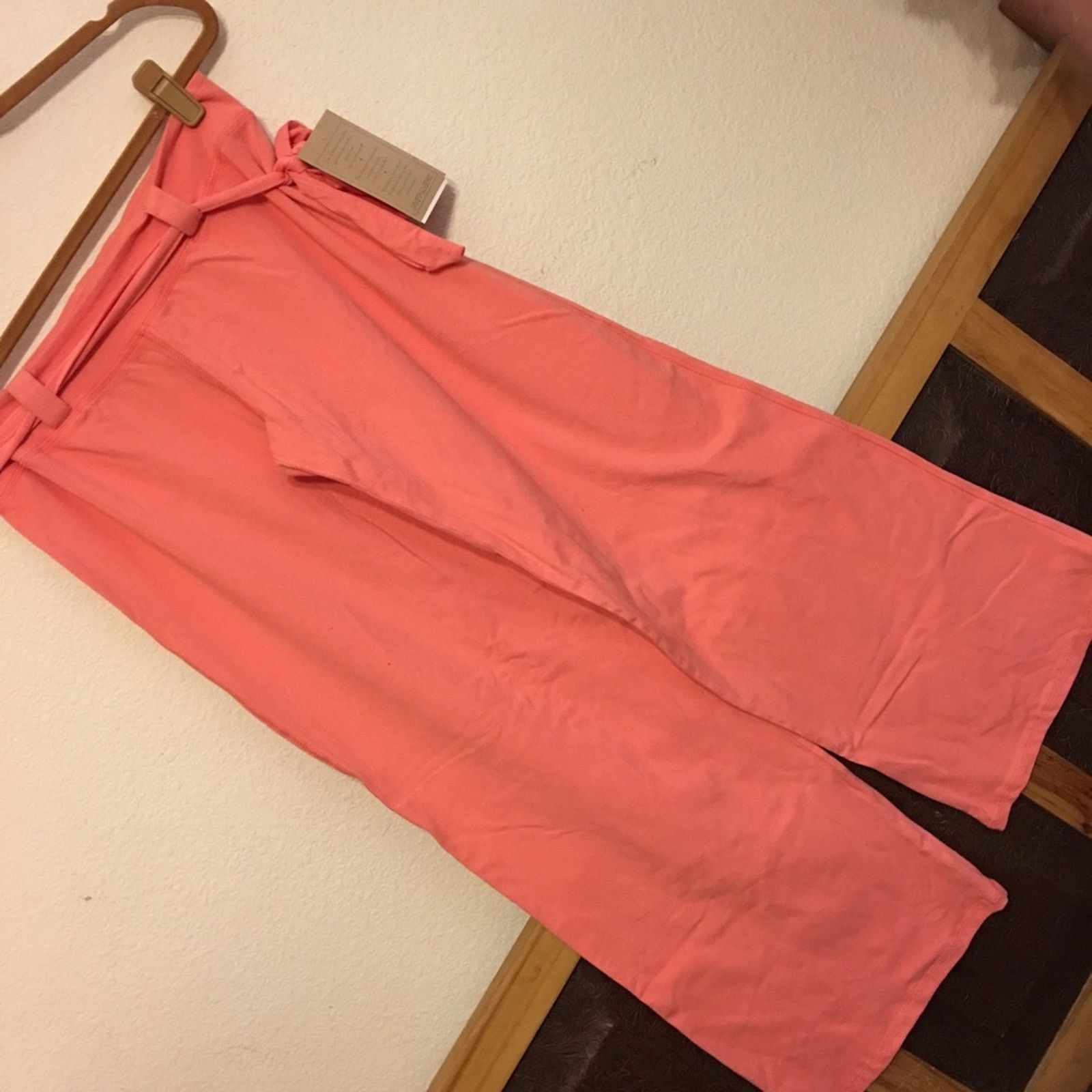 Other Reflex women’s fine activewear coral pants NWT L Size 30" / US 8 / IT 44 - 1 Thumbnail