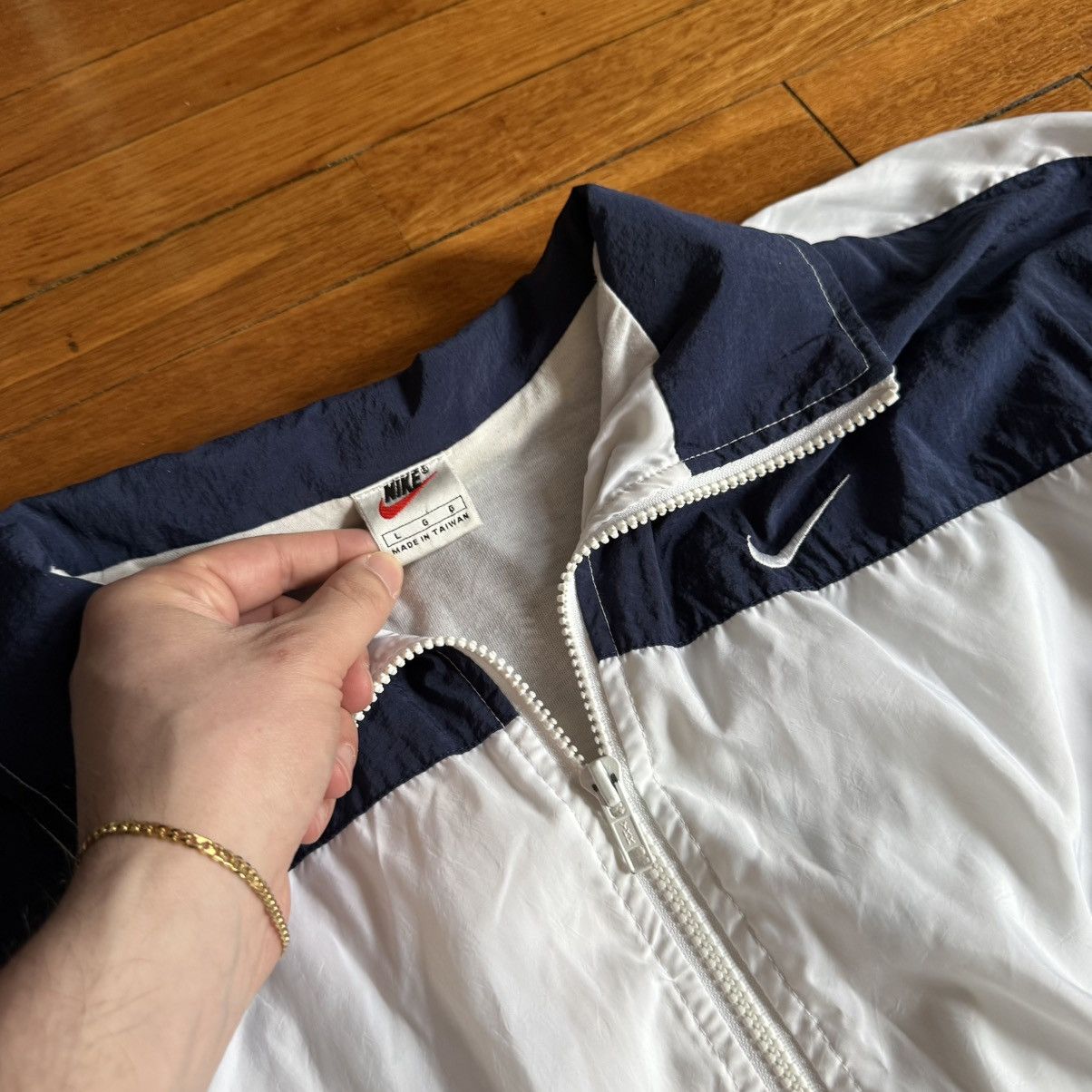 Nike Vintage Nike Windbreaker Light Jacket Size US L / EU 52-54 / 3 - 2 Thumbnail