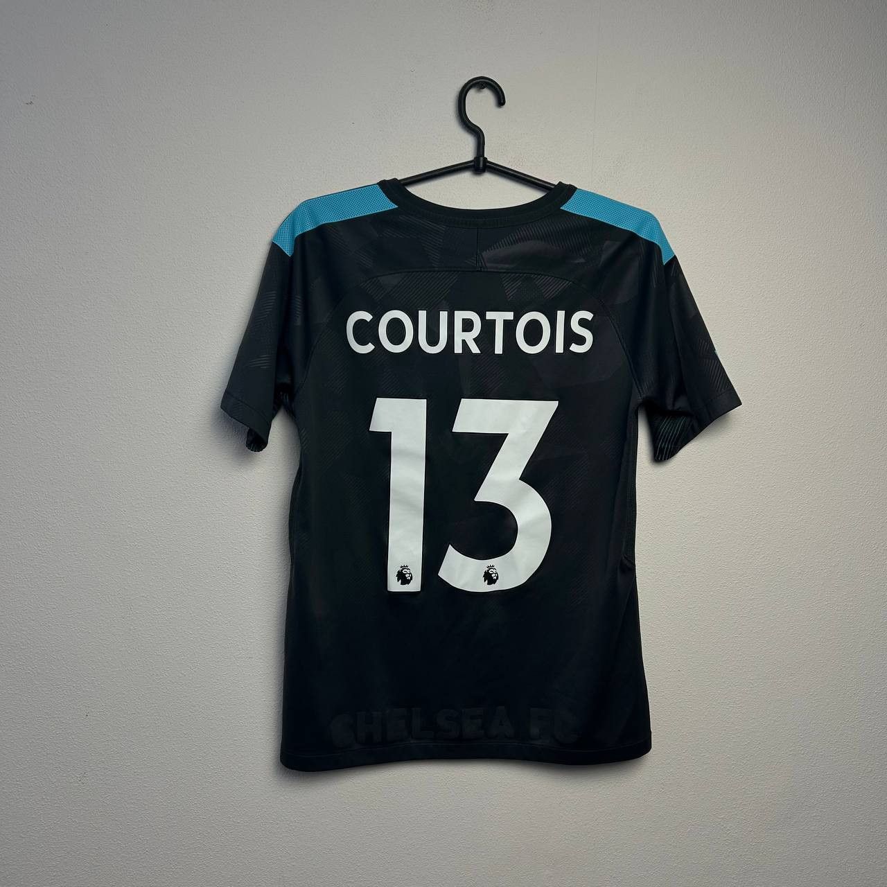 Nike Nike FC Chelsea 13 Courtois player 2017 home soccer jersey Size US S / EU 44-46 / 1 - 2 Thumbnail