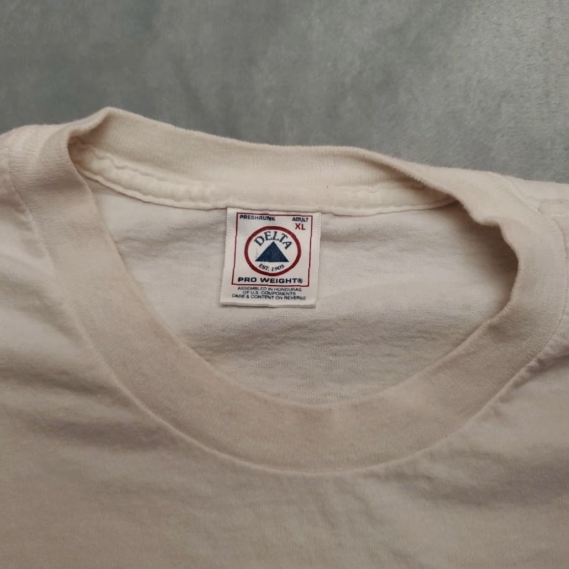 Delta VINTAGE Bill Engvall Shirt Mens XL White 90s TEE Im Stupid Moving Hers Your Sign Cartoon Retro Shirt Mens XL White 90s TEE Size US XL / EU 56 / 4 - 6 Thumbnail