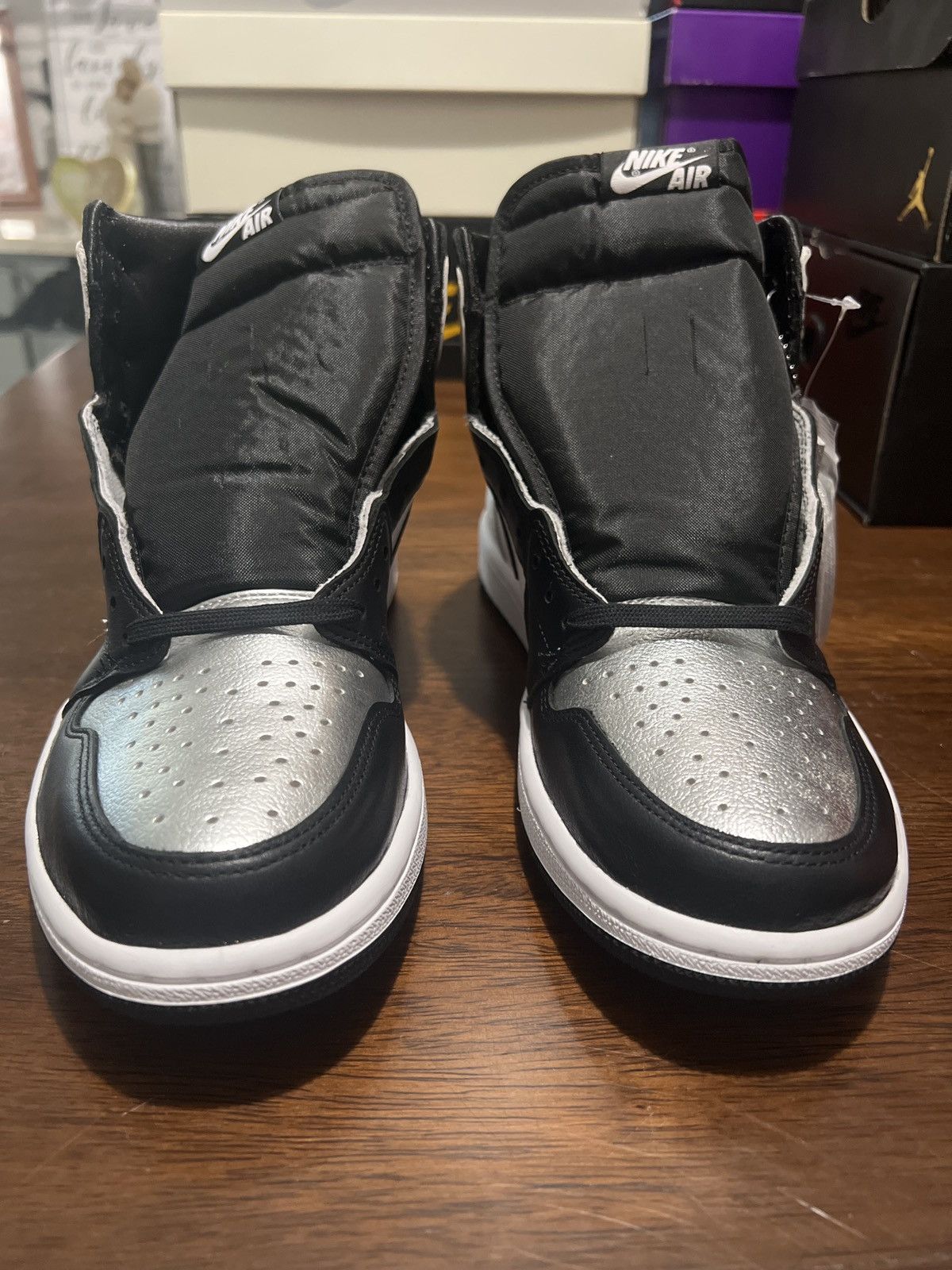 Jordan Brand Wmns Air Jordan 1 Retro High OG 'Silver Toe' Size US 10.5 / IT 40.5 - 5 Thumbnail