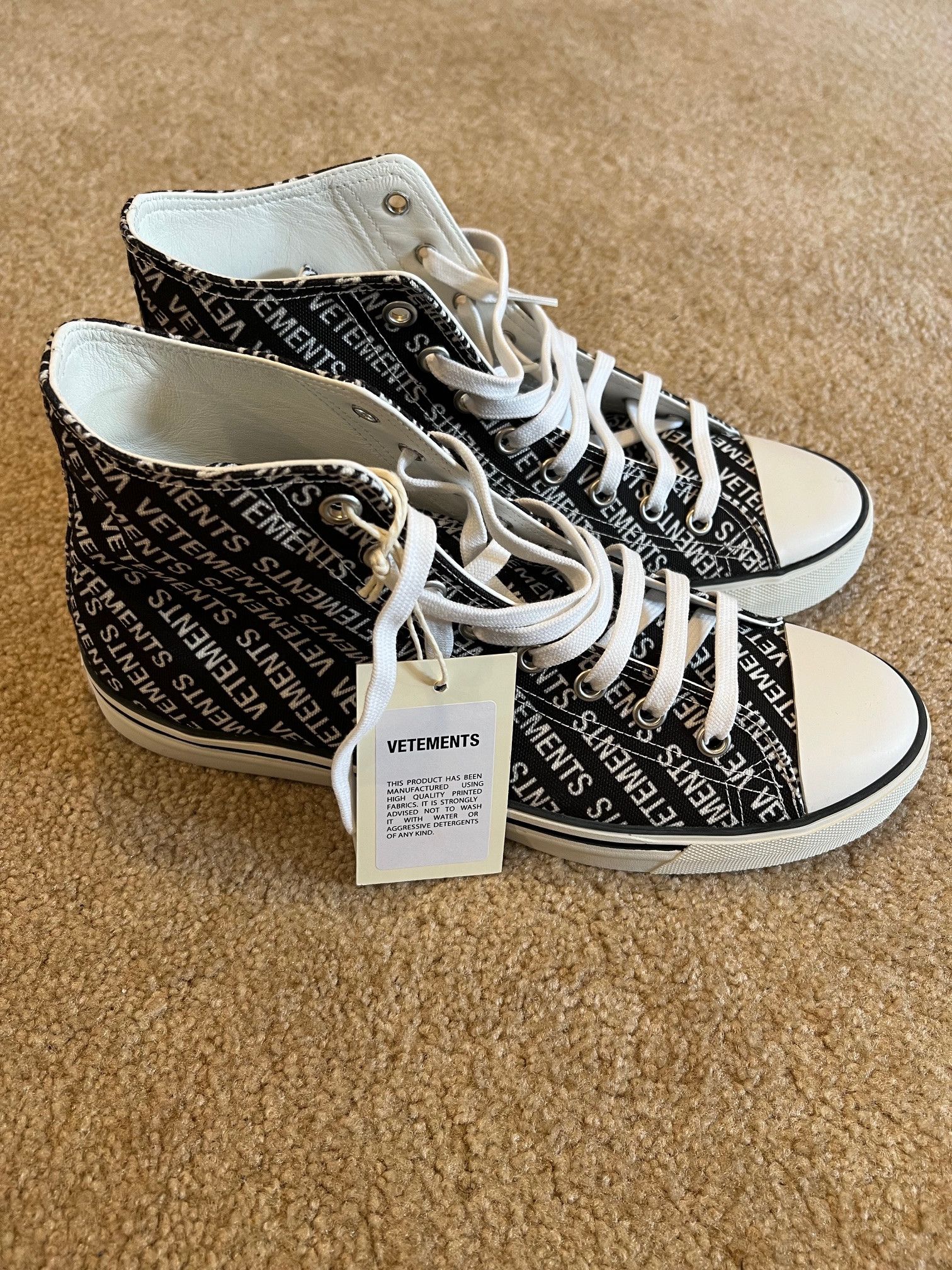 Vetements Vetements Printed Canvas Sneakers Size US 11 / EU 44 - 1 Thumbnail