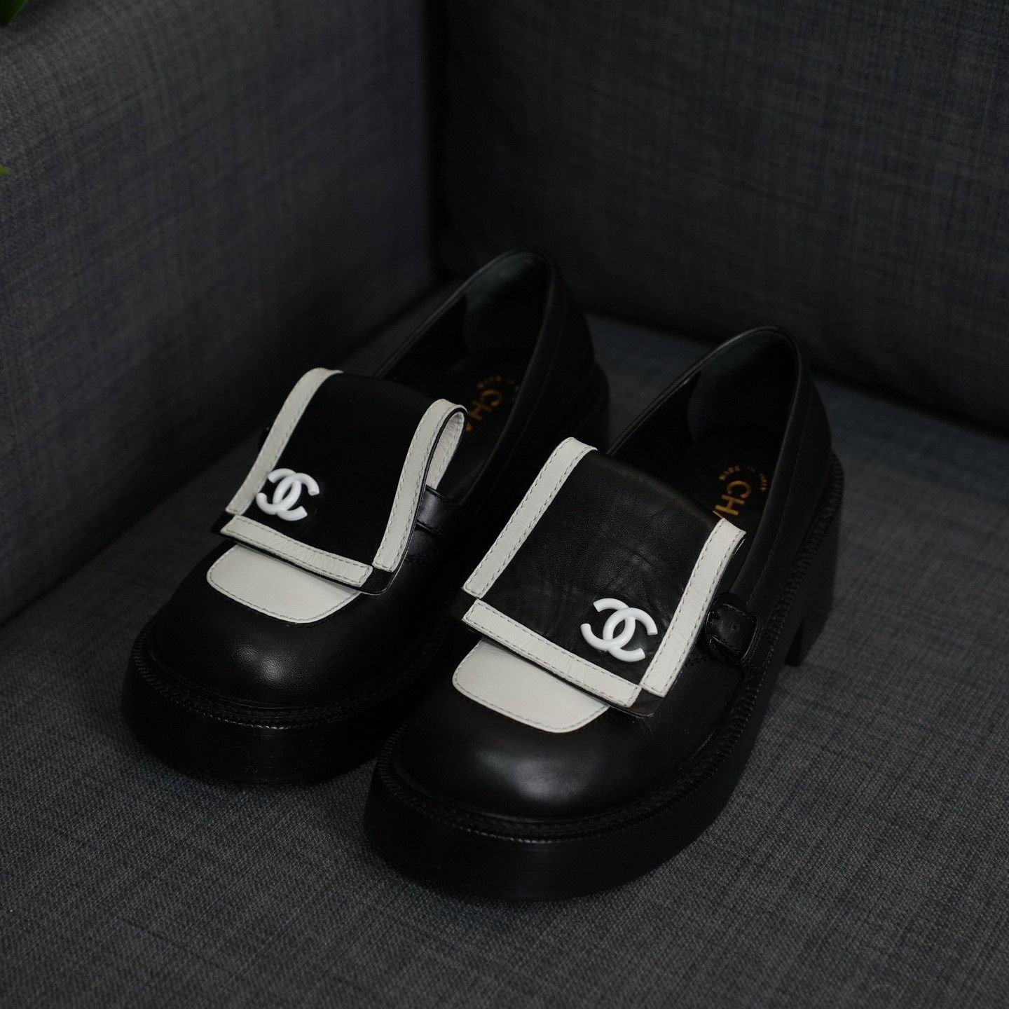 Chanel Chanel Black Lowtop Sneakers us_7-5 Women Size US 7.5 / IT 37.5 - 1 Thumbnail