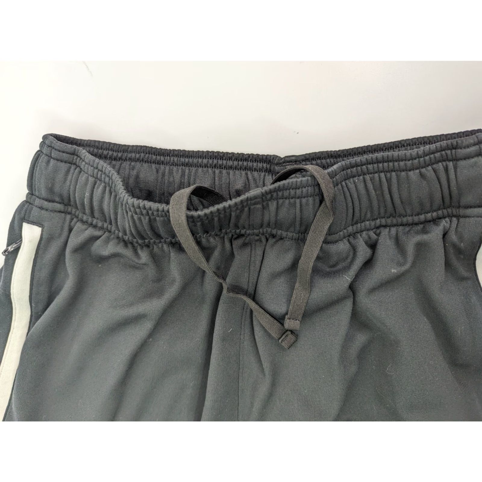 Under Armour Under Armour Sweatpants Mens Large Black Pockets Regular 1270404 Size US 33 - 3 Thumbnail