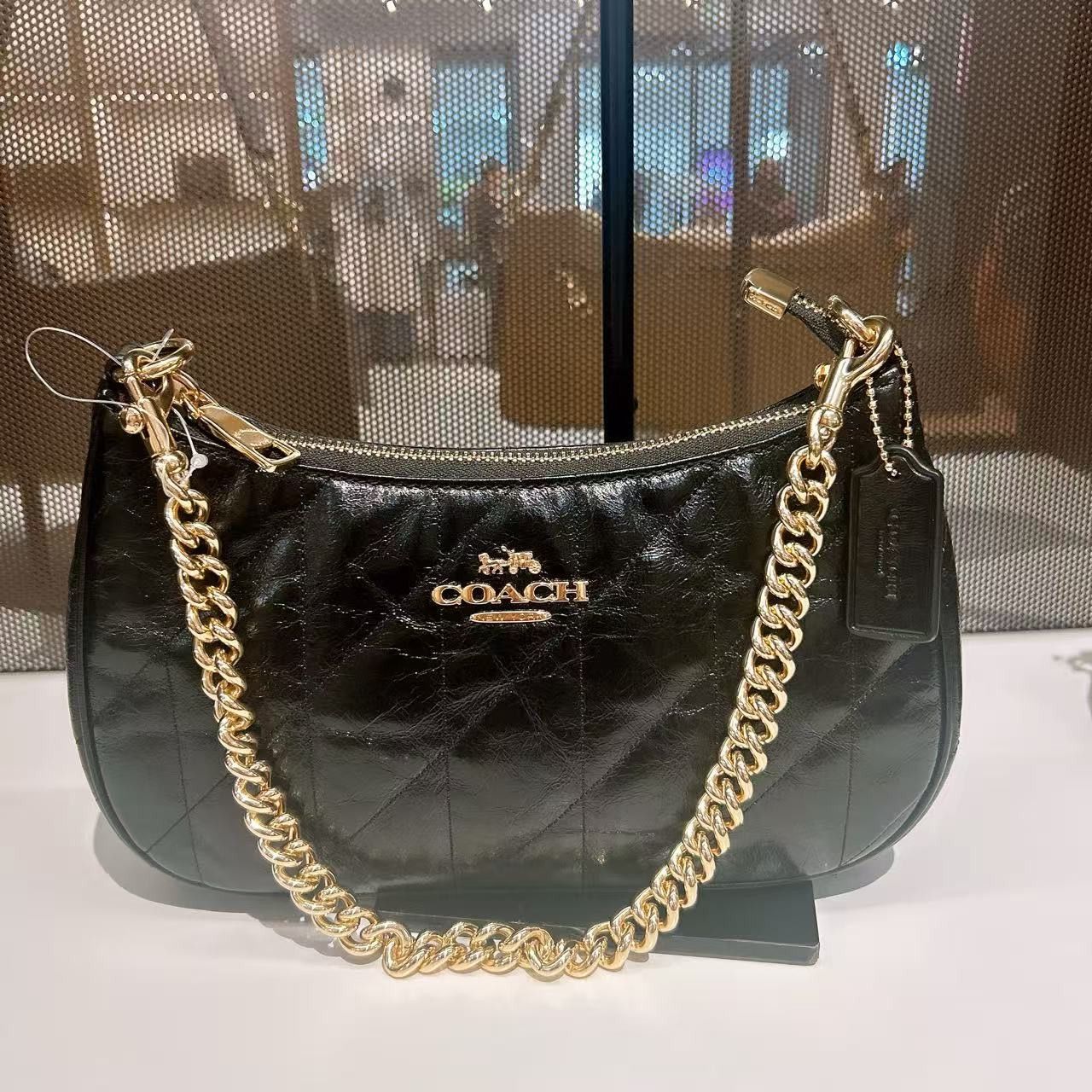 Coach NWT Coach Teri Shoulder Bag With Quilting CDY83 Size ONE SIZE - 4 Thumbnail