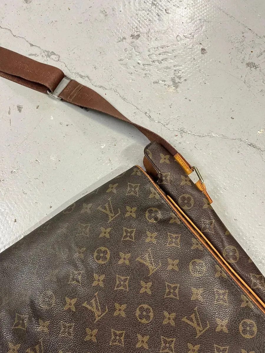 Louis Vuitton 2000s Louis Vuitton Brown Monogram Leather Shoulder Bag Size ONE SIZE - 6 Thumbnail