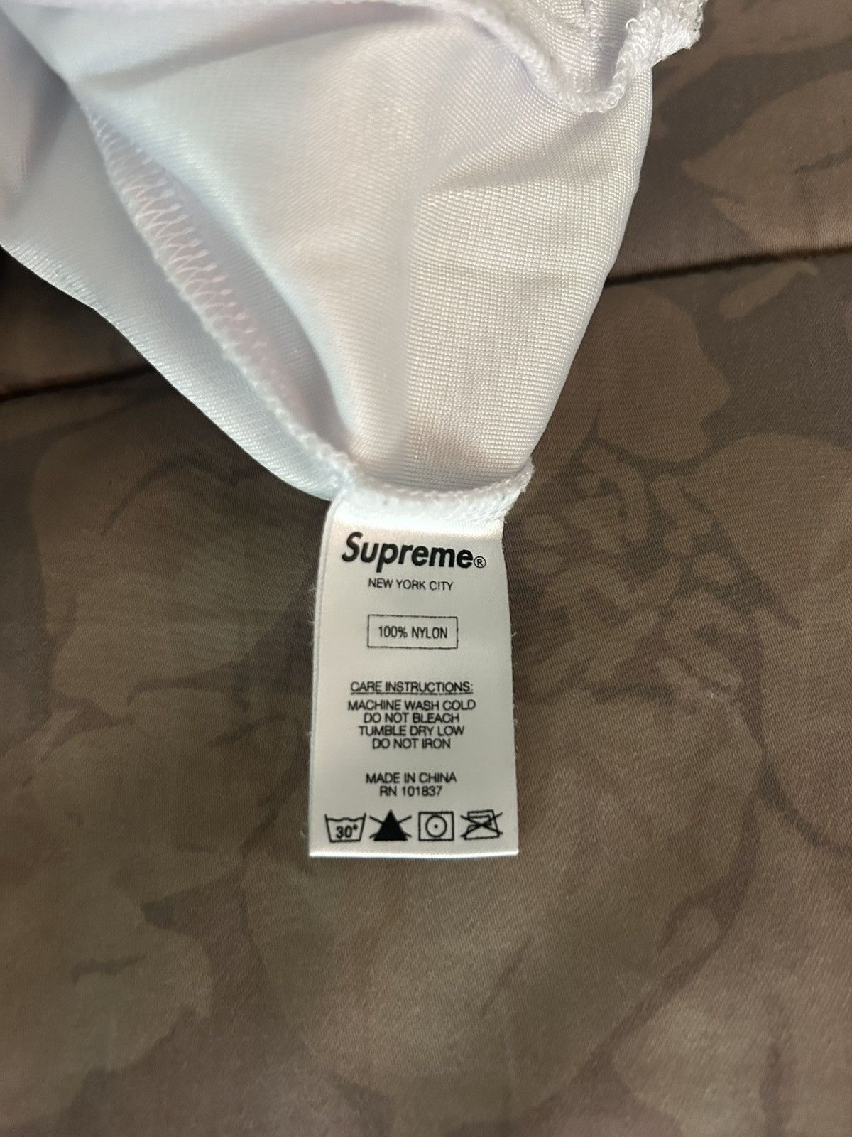 Supreme Supreme White Nylon V-Neck Jersey Size US L / EU 52-54 / 3 - 4 Thumbnail