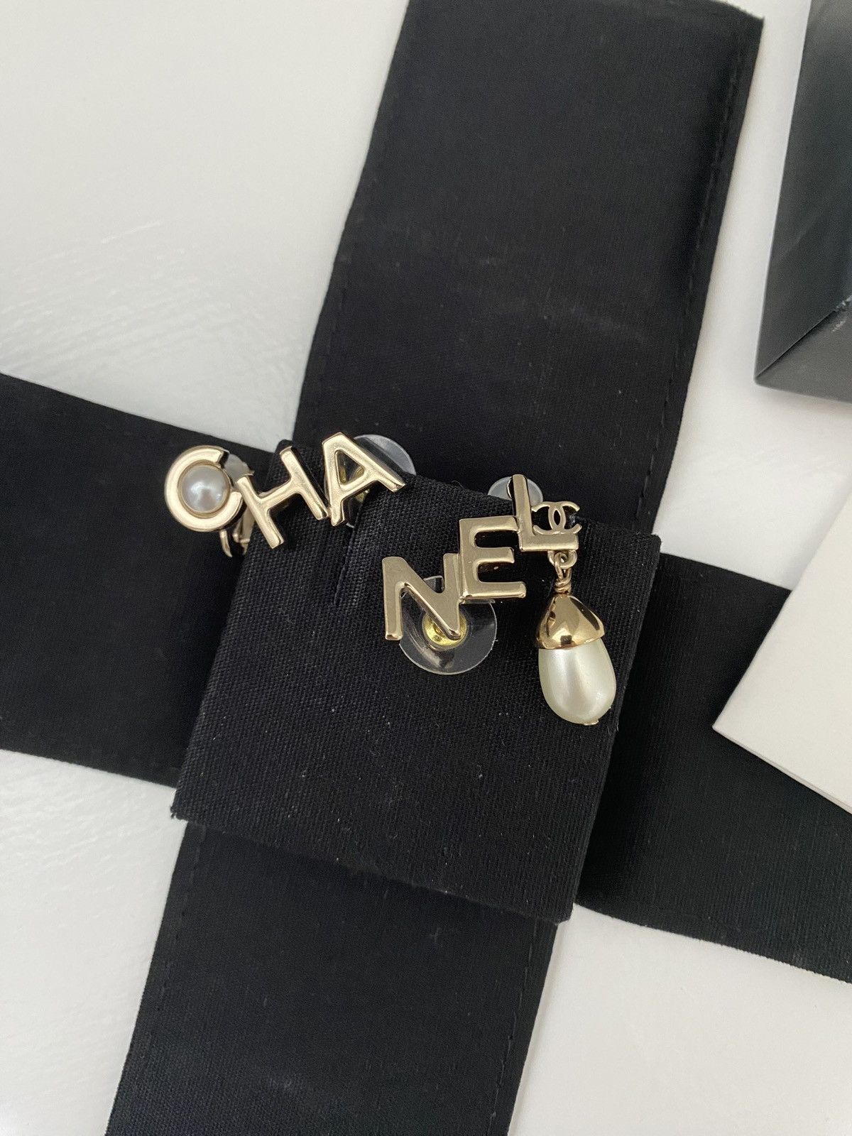 Chanel Authentic Chanel earrings Size ONE SIZE - 23 Thumbnail