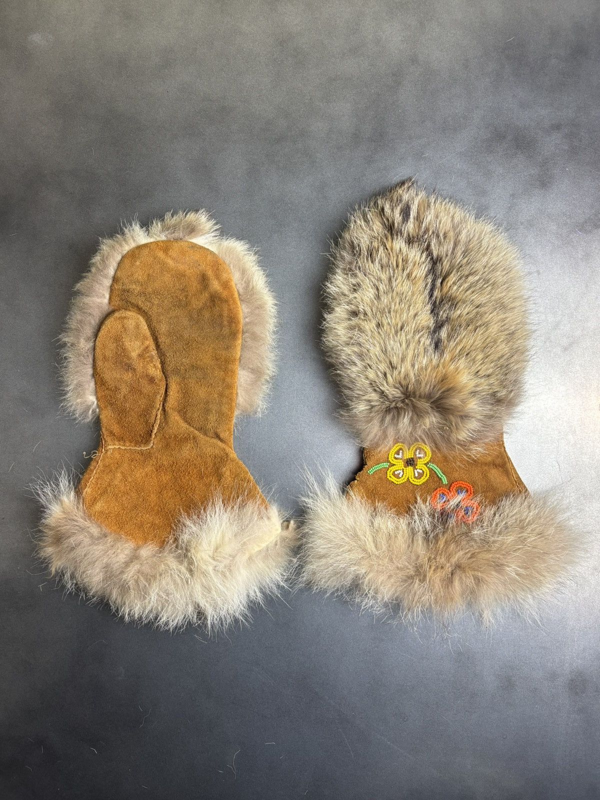 Native × Vintage Vintage Fur Mittens Beaded Gauntlets Indigenous American USA Size ONE SIZE - 4 Thumbnail