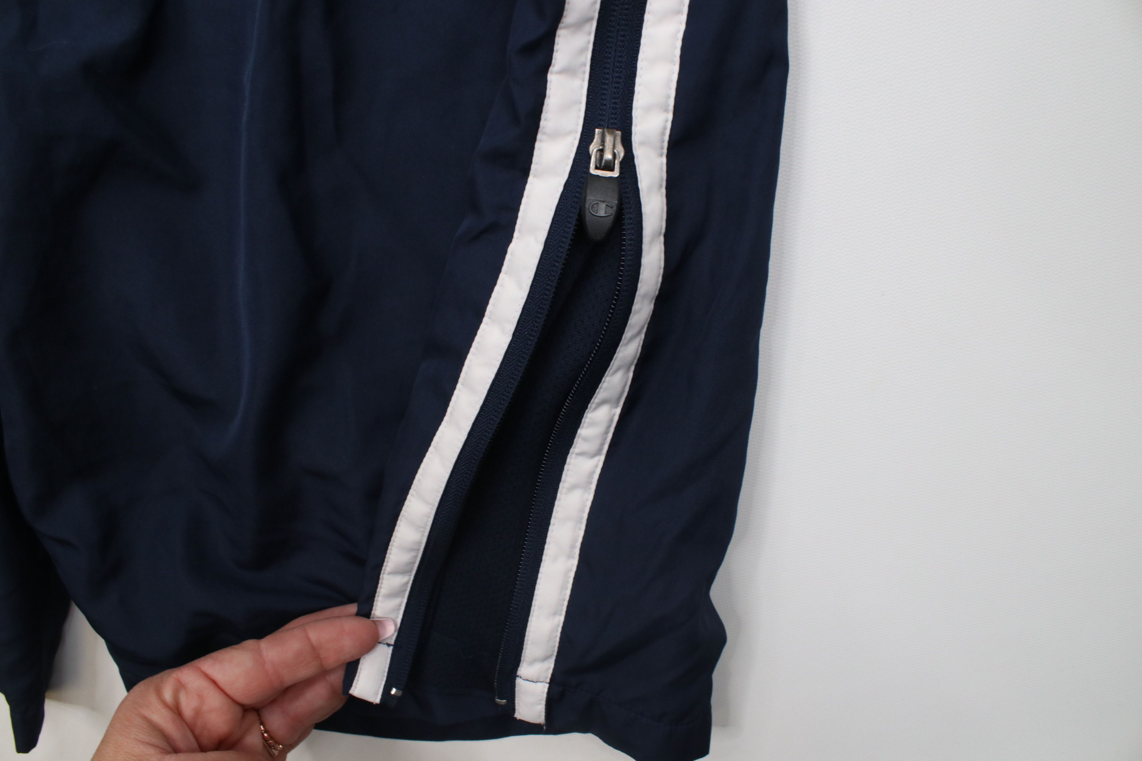 Champion Vintage 90s Champion Lined Windbreaker Shorts Navy Blue Size US 36 / EU 52 - 7 Thumbnail