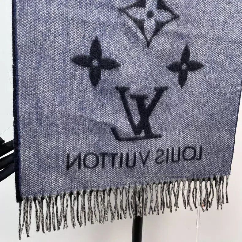 Louis Vuitton Louis Vuitton Blue and black printed cashmere double tasse Size ONE SIZE - 7 Thumbnail