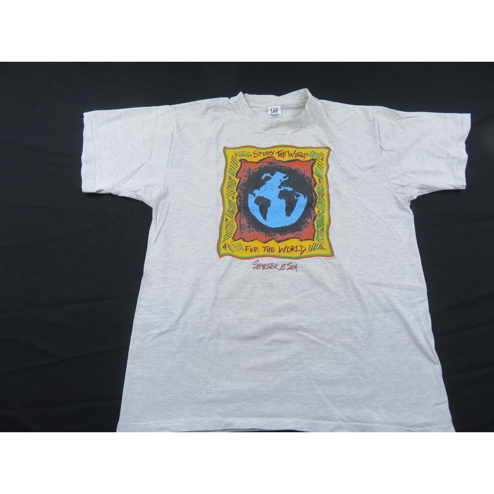 Lee Study the World For The World Gray T-shirt Lee Sz L-XL 1990s Size US L / EU 52-54 / 3 - 1 Thumbnail