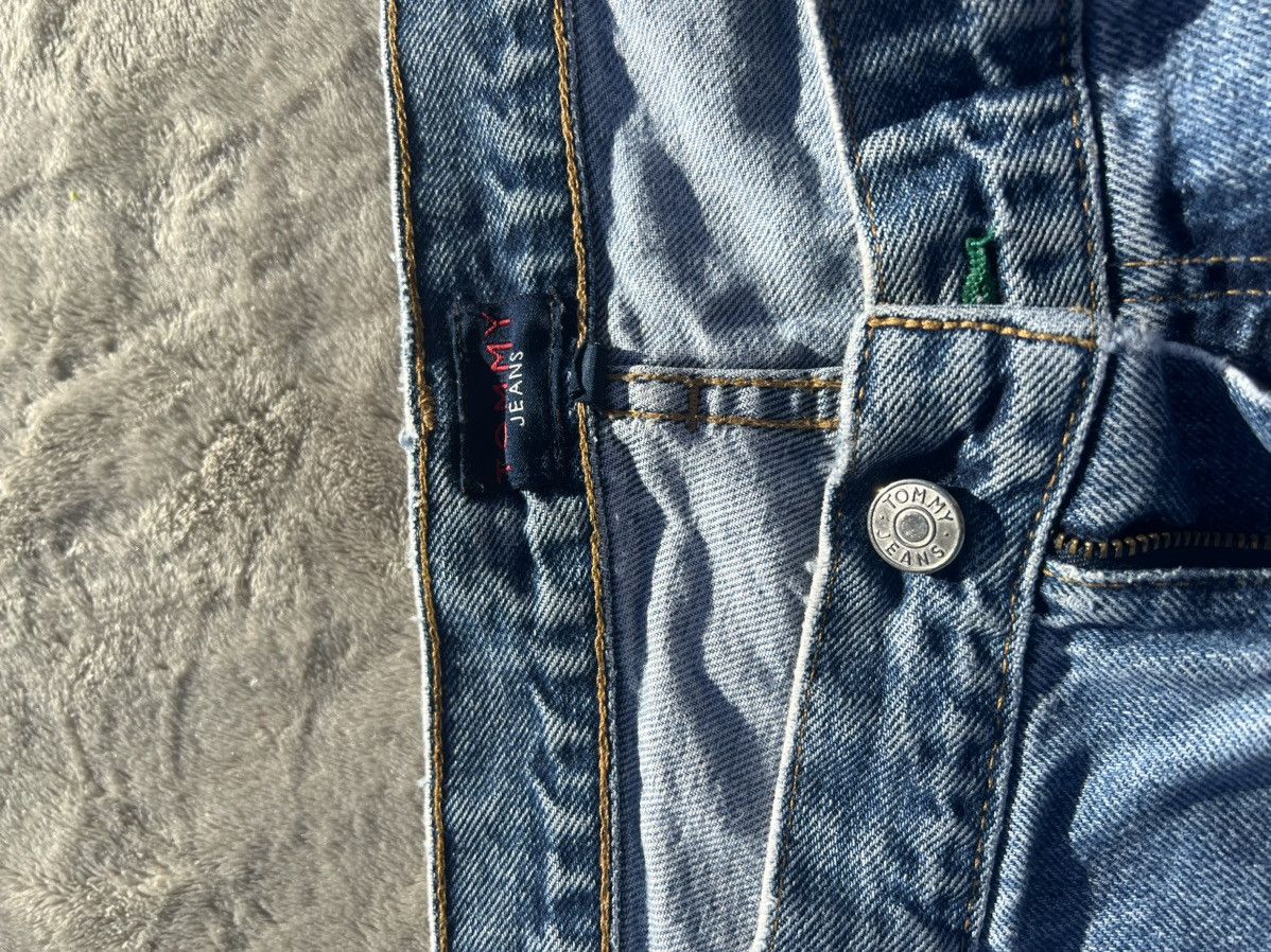 Tommy Hilfiger Vintage 90’s Baggy Tommy Hilfiger Jeans Big Logo Size US 36 / EU 52 - 6 Thumbnail