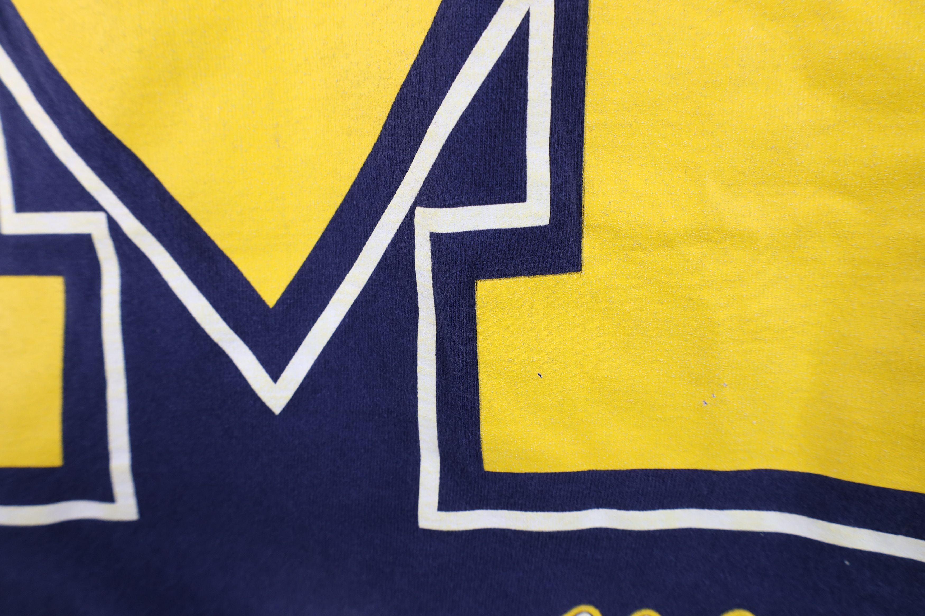 Vintage Vintage 90s University of Michigan All Over Print T-Shirt Size US L / EU 52-54 / 3 - 7 Thumbnail