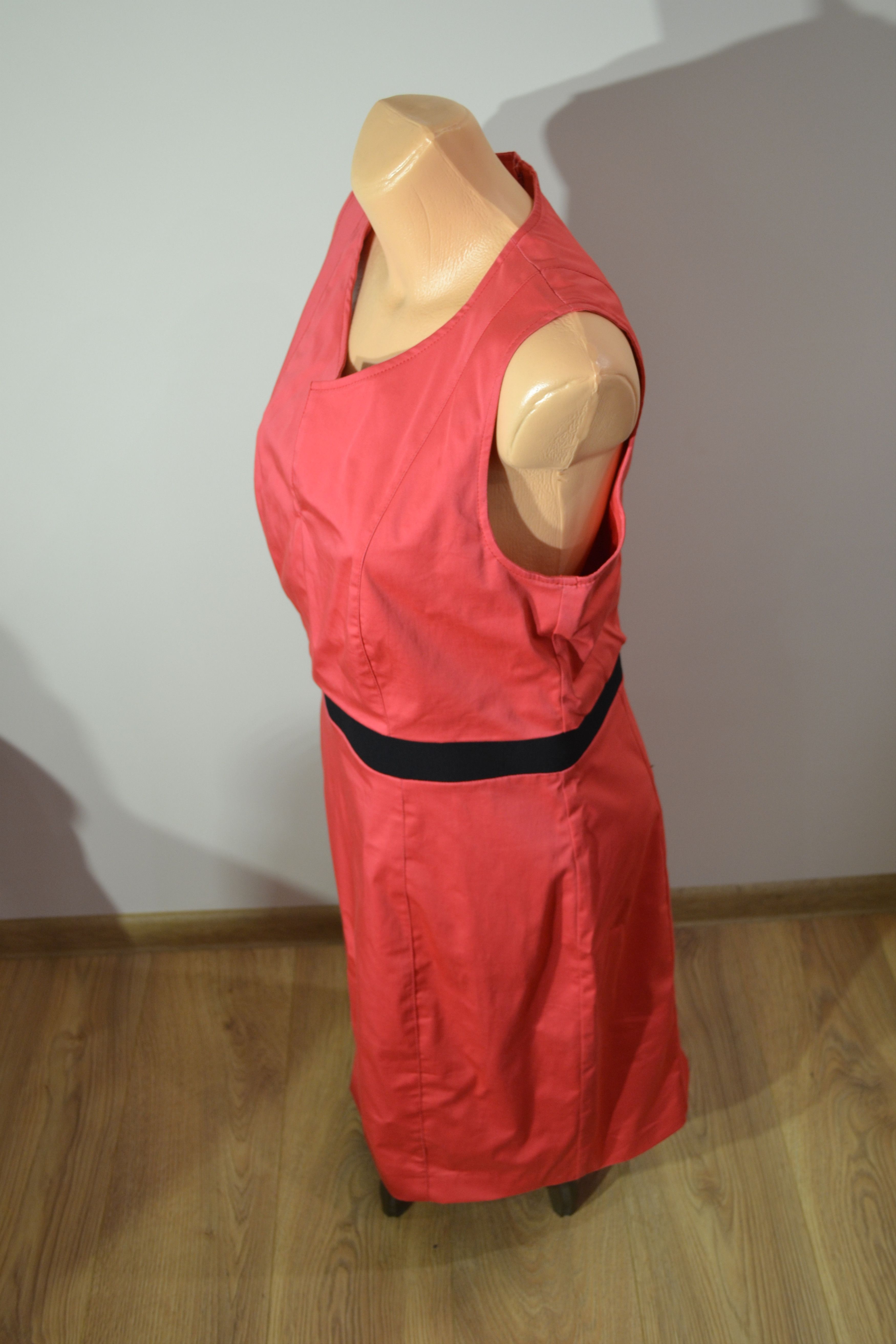 MAX&Co. Dress Max&Co Red Sleek Pencil | Fitted Waist Modern M Size M / US 6-8 / IT 42-44 - 4 Thumbnail