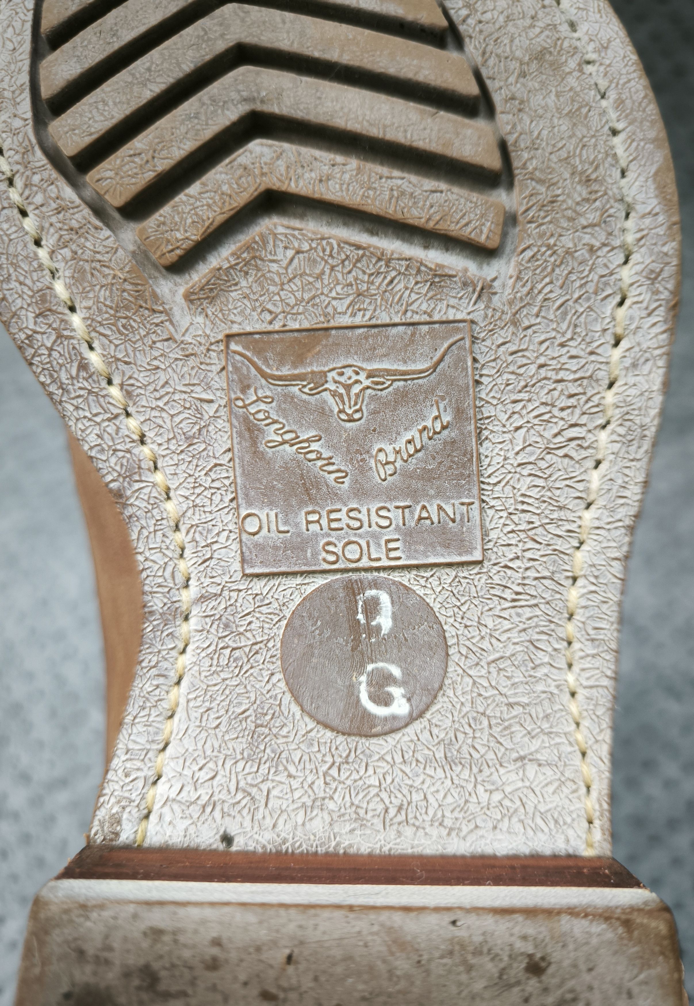 R.M. Williams R.M. WILLIAMS men's craftsman chelsea boot Size US 9.5 / EU 42-43 - 9 Thumbnail