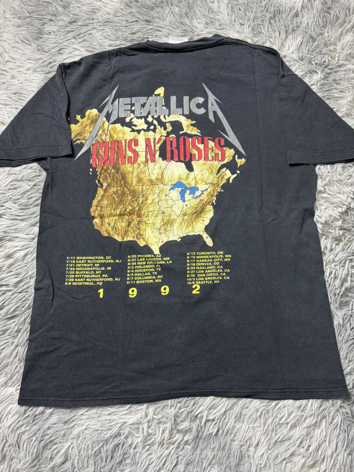 Vintage Vintage Gun n Roses & Metallica 1992 Size US L / EU 52-54 / 3 - 6 Thumbnail