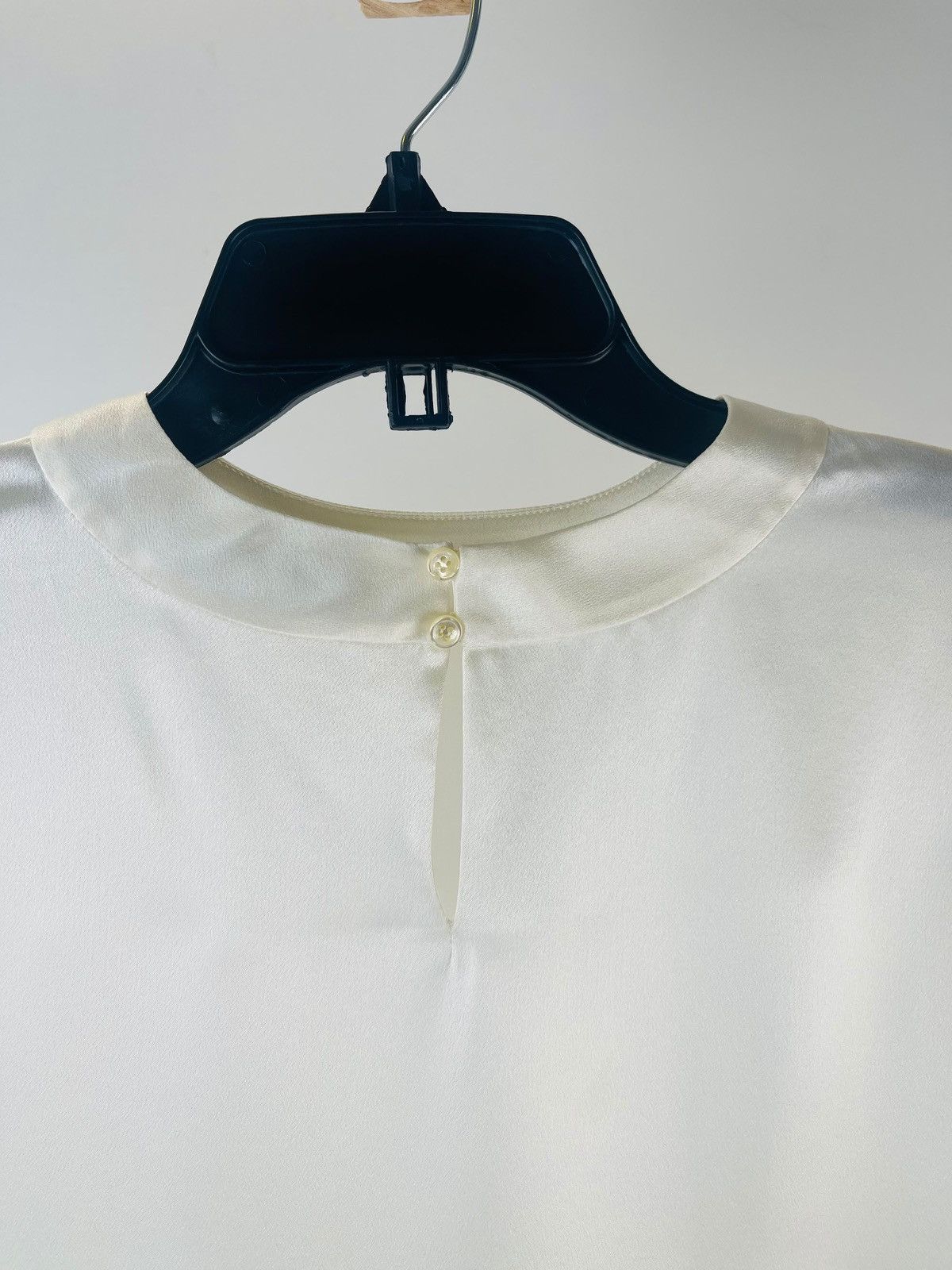 Saint Laurent Paris oc11z0126 771031 T Shirt in Silk satin in White Size US L / EU 52-54 / 3 - 8 Thumbnail