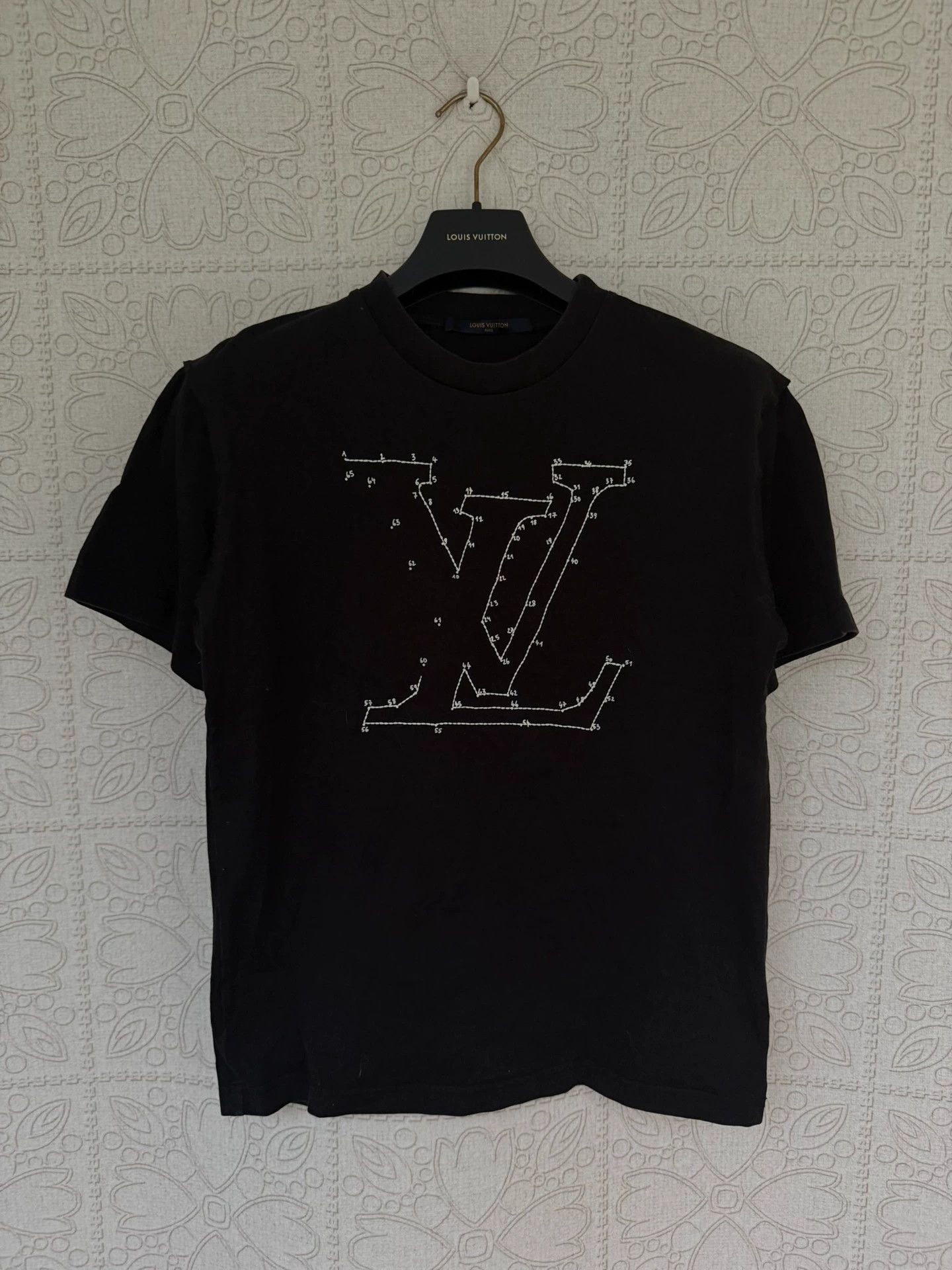 Louis Vuitton louis vuitton black short sleeve t-shirt Size US S / EU 44-46 / 1 - 1 Thumbnail
