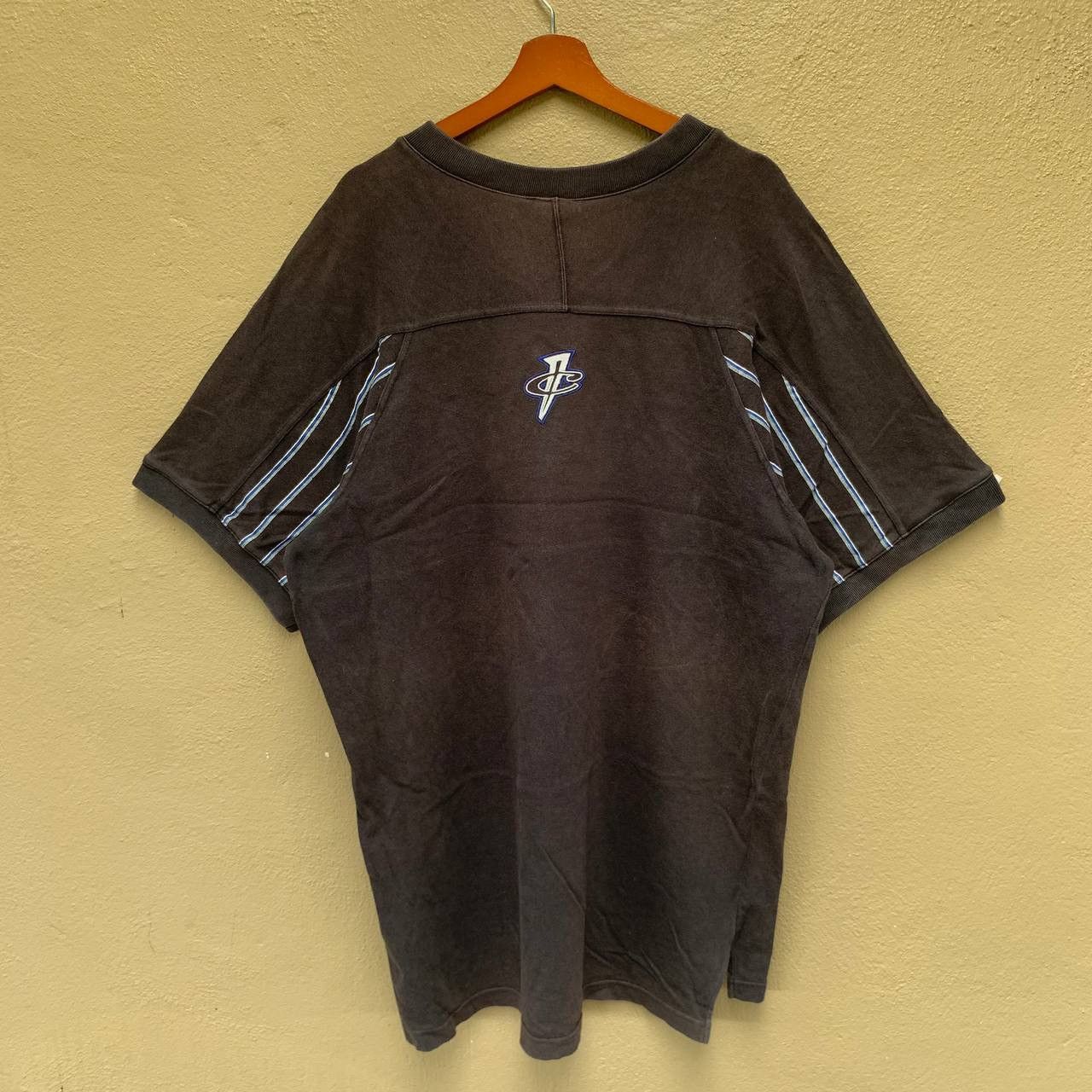 Nike Vintage 90s NIKE Big Swoosh Loose V-neck Tee Size US L / EU 52-54 / 3 - 2 Thumbnail