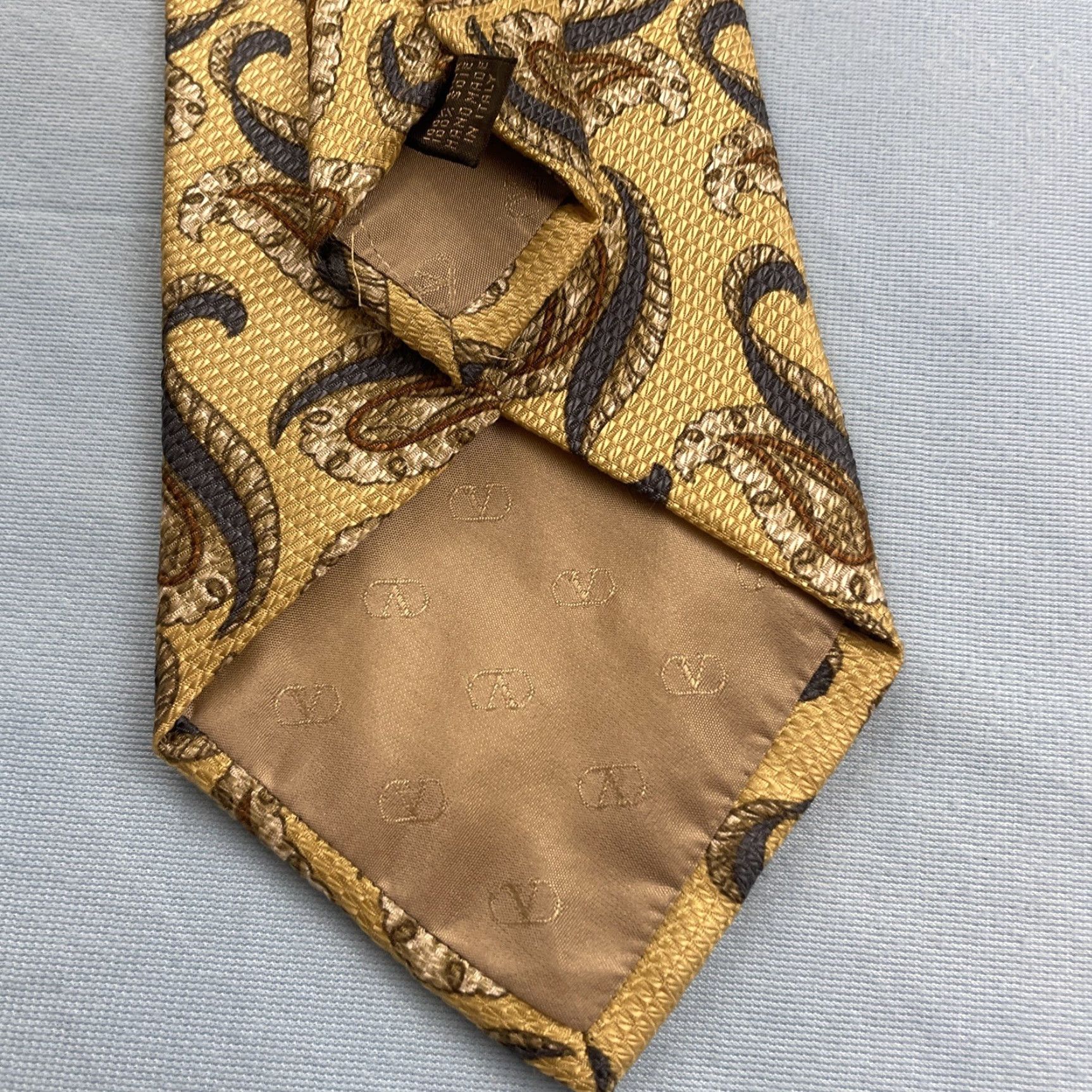 Valentino VINTAGE Valentino Tie 100% Silk Hand Made Italy Yellow Paisley 4x57 Classic Menswear Tie Size ONE SIZE - 7 Thumbnail