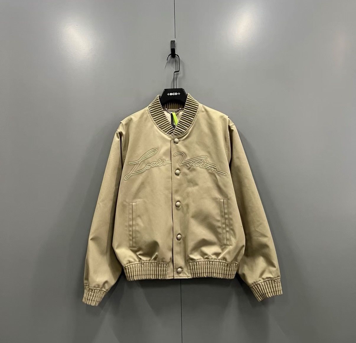 Louis Vuitton Louis Vuitton Khaki Embroidered Logo Baseball Jacket J41 Size US M / EU 48-50 / 2 - 1 Thumbnail