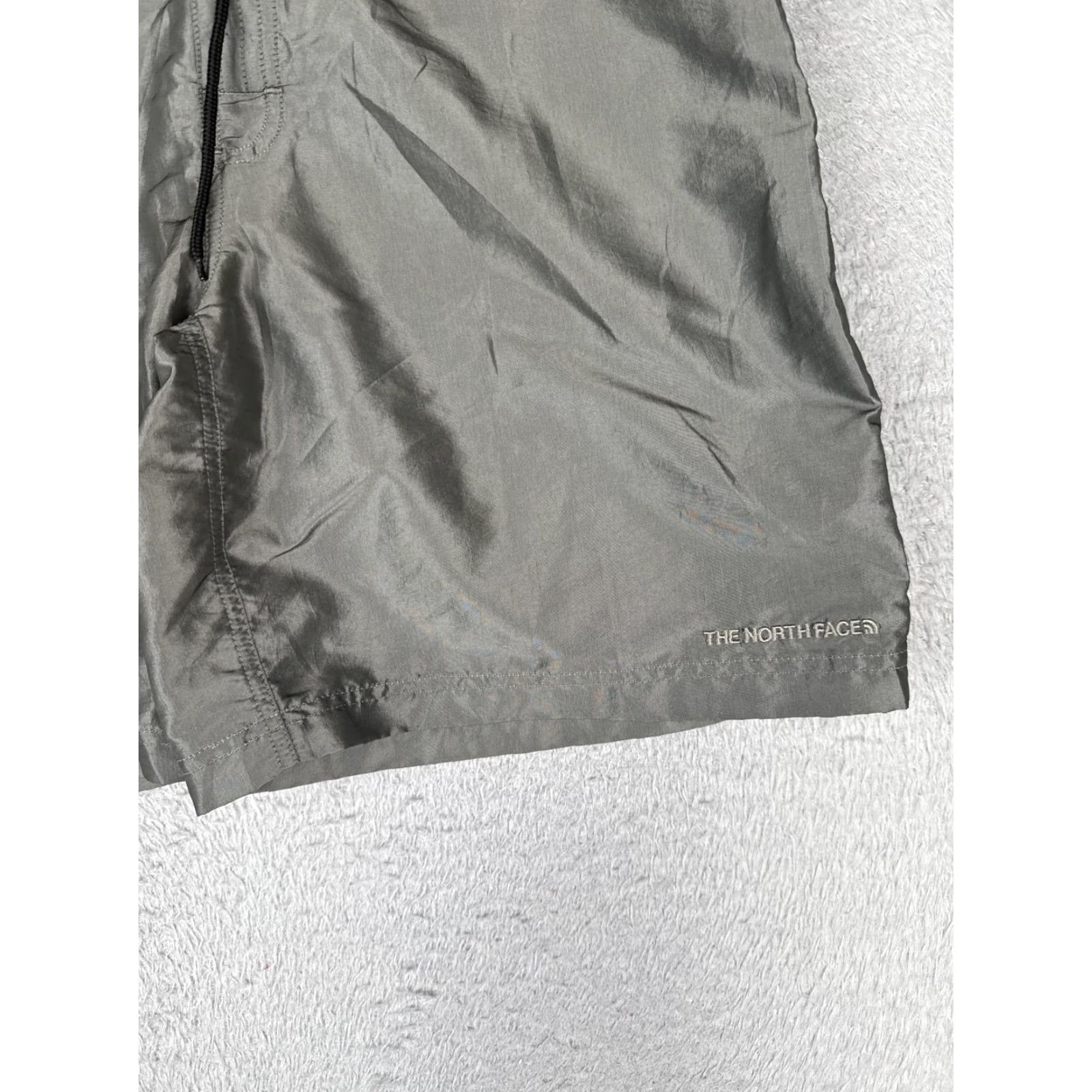 The North Face The North Face Shorts Mens 34 Gray Nylon Quick Dry 9 Inseam Bermuda Casual Outdoor Summer Pockets Drawstring Mens Size US 34 / EU 50 - 2 Thumbnail