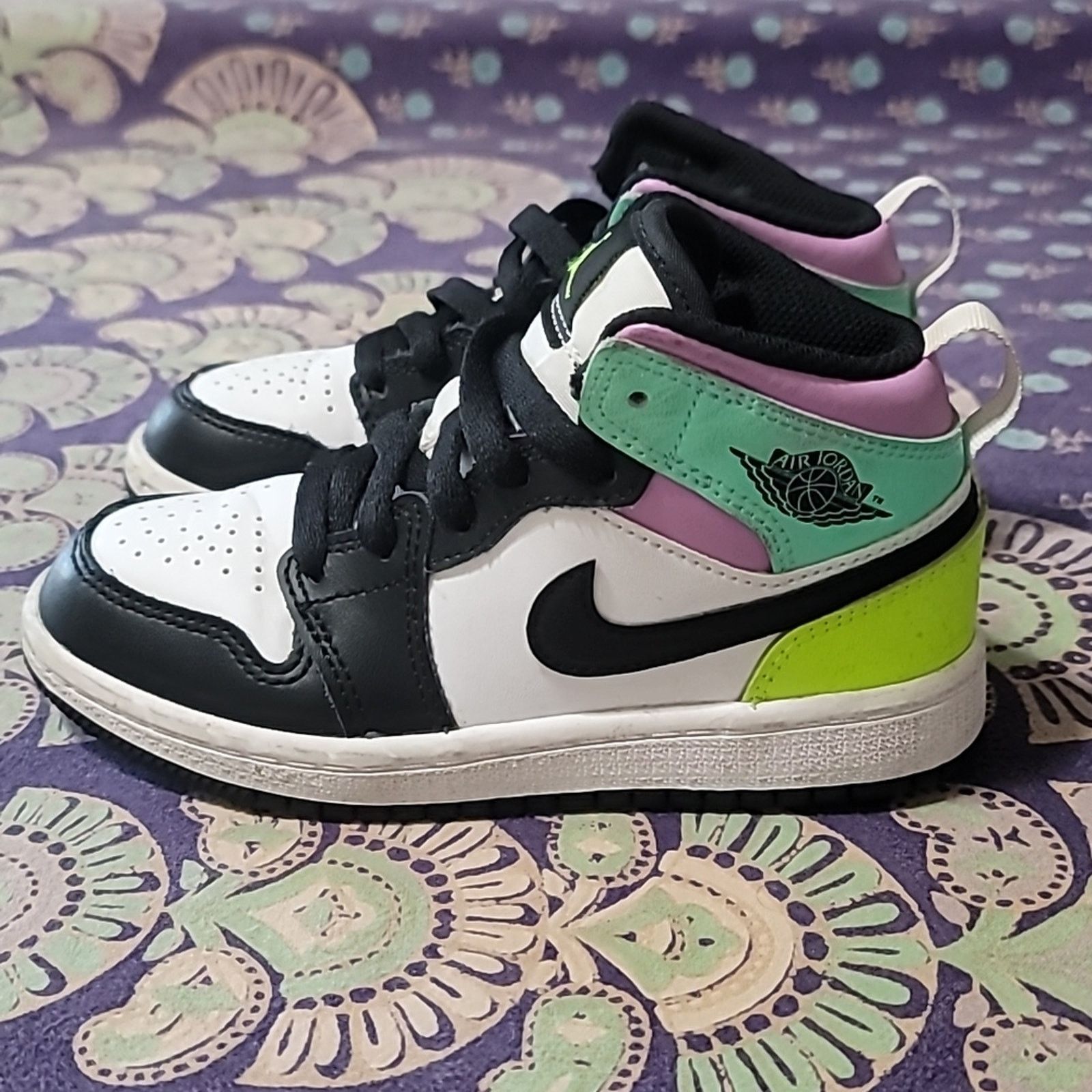 Nike Air Jordan 1 Mid Pastel Toe GS Toddler Size US 5 / EU 37 - 1 Thumbnail