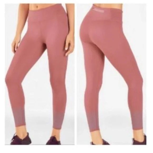 Fabletics FABLETICS Mid-Rise Statement Ultracool Legging Capri Size 30" / US 8 / IT 44 - 2 Thumbnail