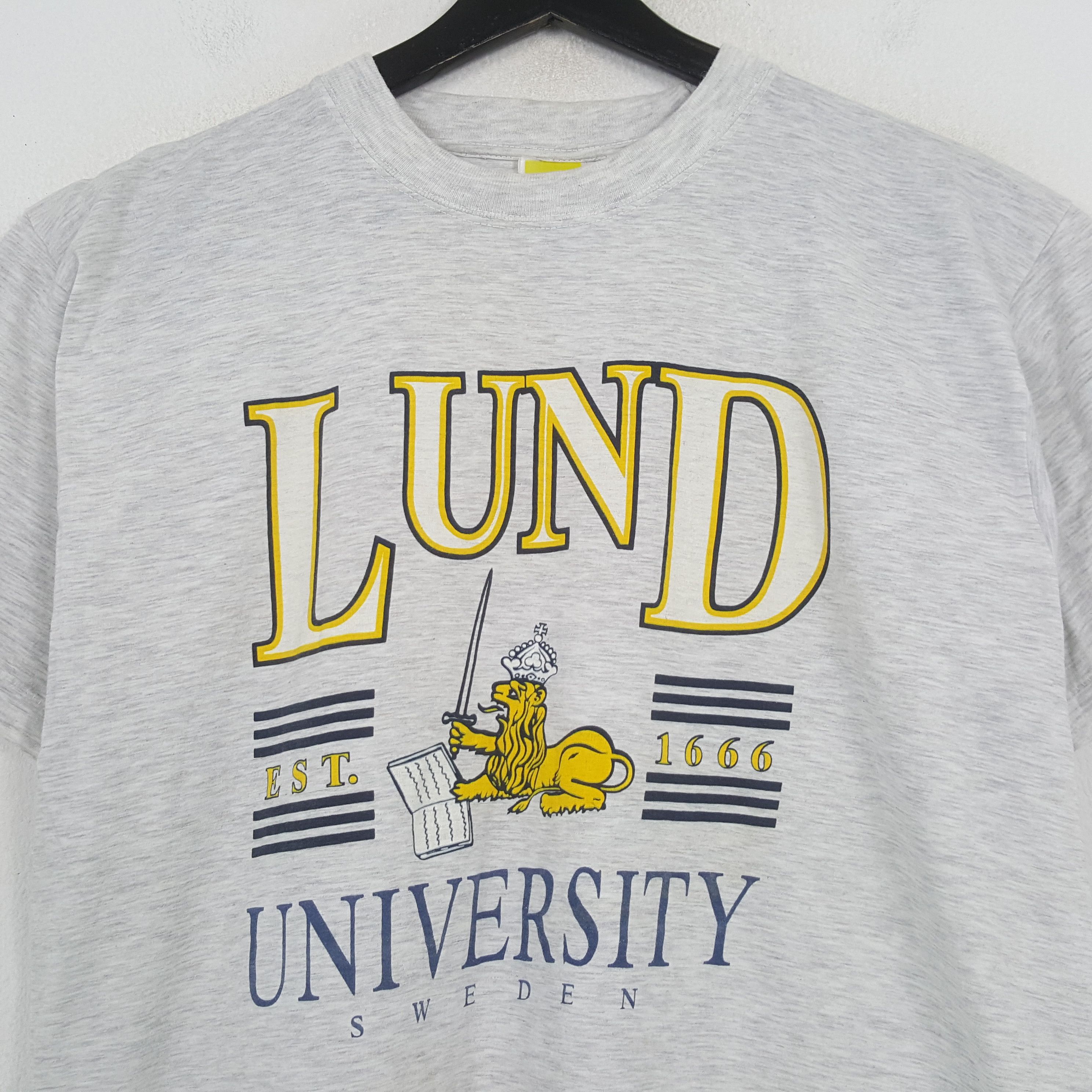Vintage LUND UNIVERSITY Sweden Tshirt C285N70 Size US M / EU 48-50 / 2 - 2 Thumbnail