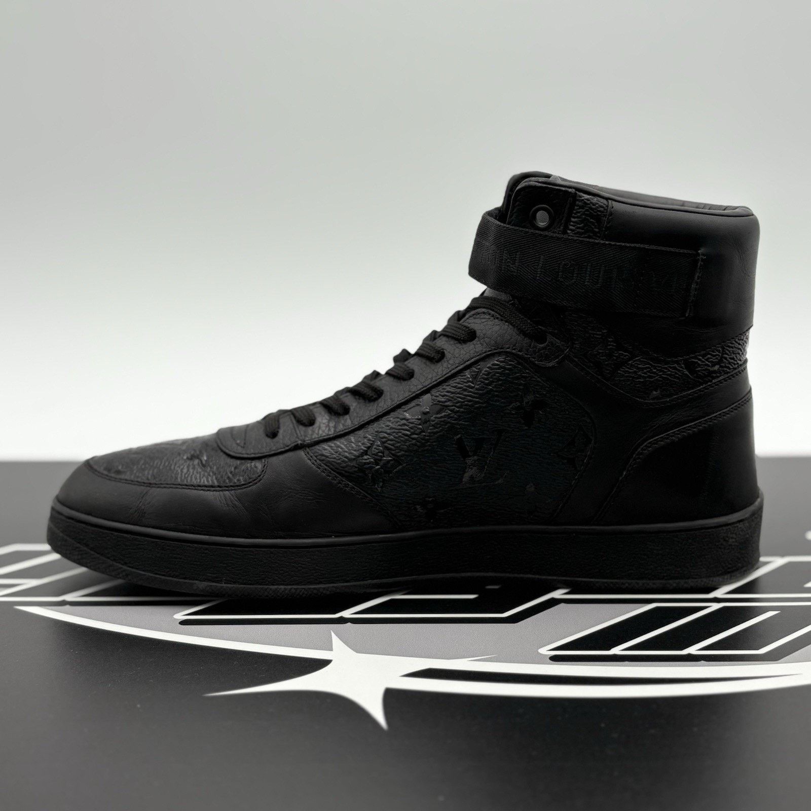 Louis Vuitton Louis Vuitton Rivoli High Top ' Black ' | SUPER CLEAN! Size US 9 / EU 42 - 4 Thumbnail